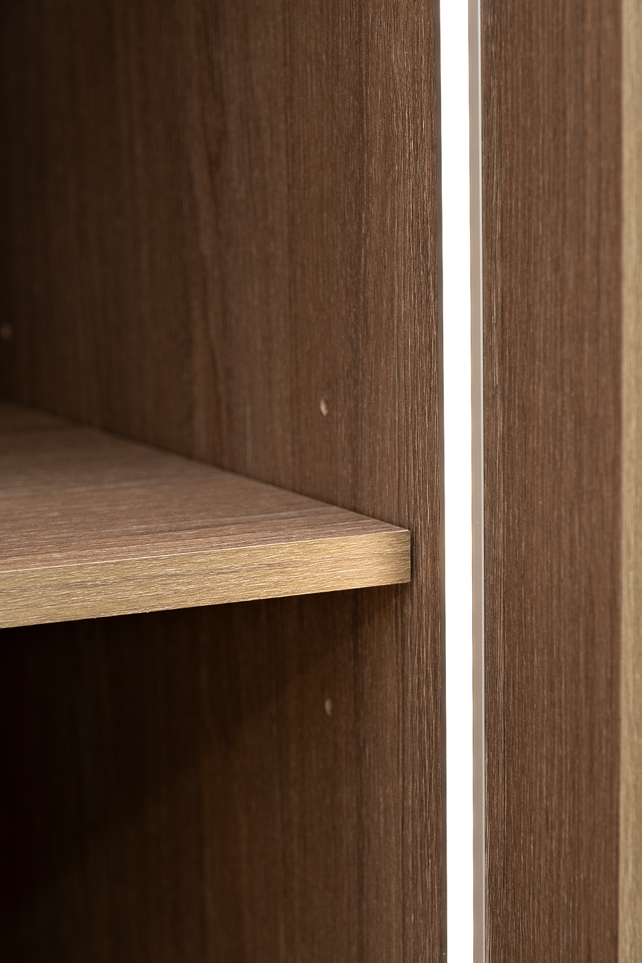 Шкаф-пенал с полками цвет дуб Garda Decor GD-10014/2-3(глухой) Шкаф-пенал с полками цвет дуб Garda Decor GD-10014/2-3(глухой)