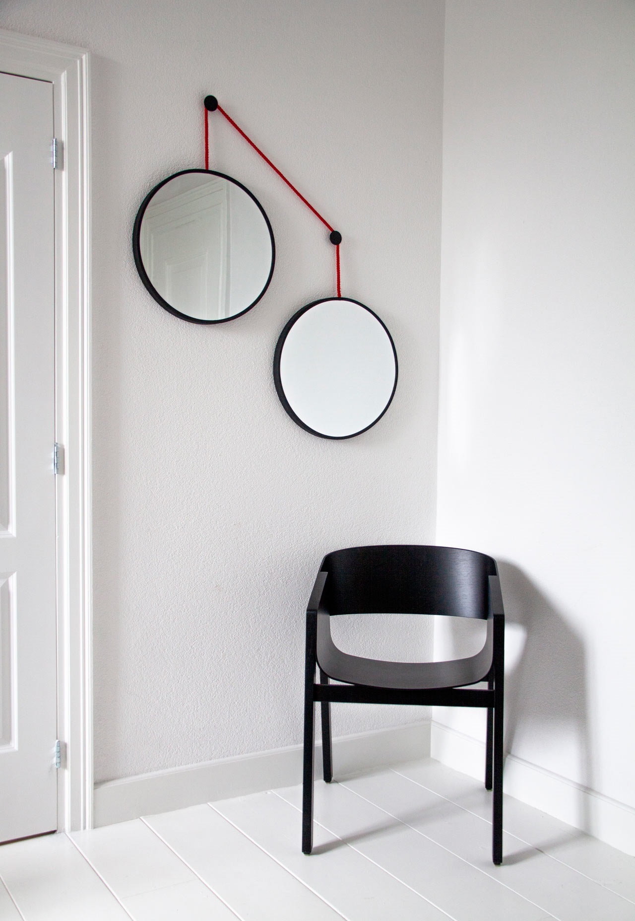 Balance M Black 2 зеркала по 40см  на красном шнуре Art-Zerkalo SM201RBL