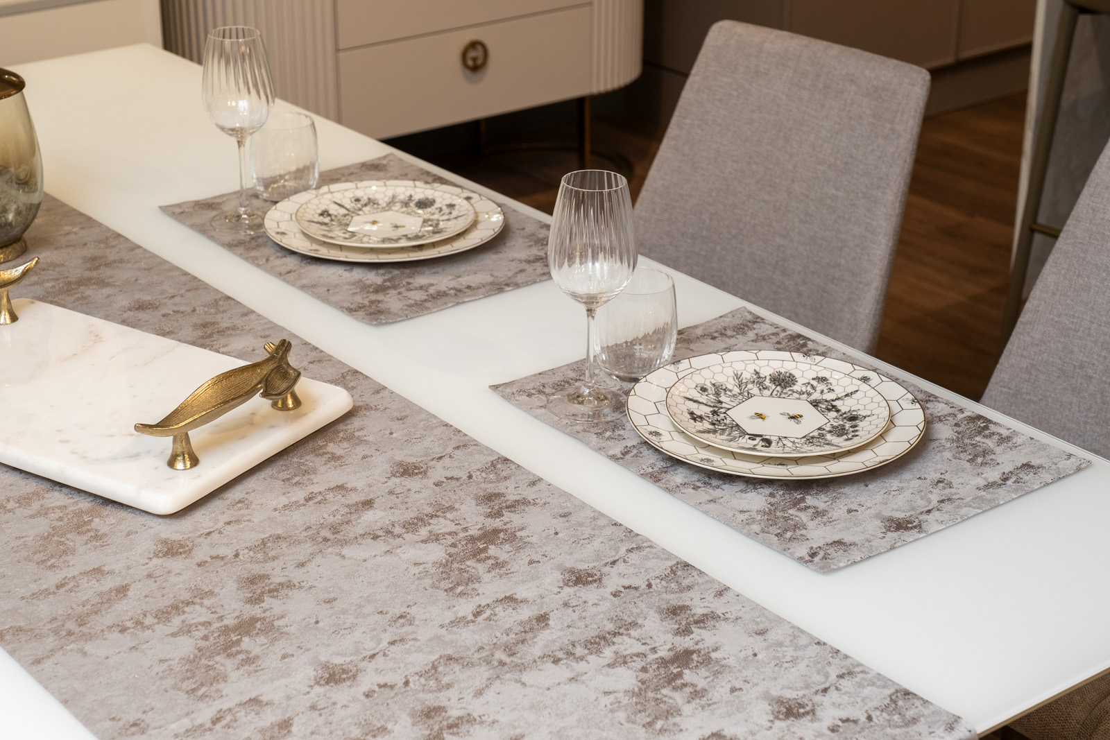 Набор для сервировки стола Mirage Mica дорожка 50х180см и две салфетки 33х45см Garda Decor 121GD-12135