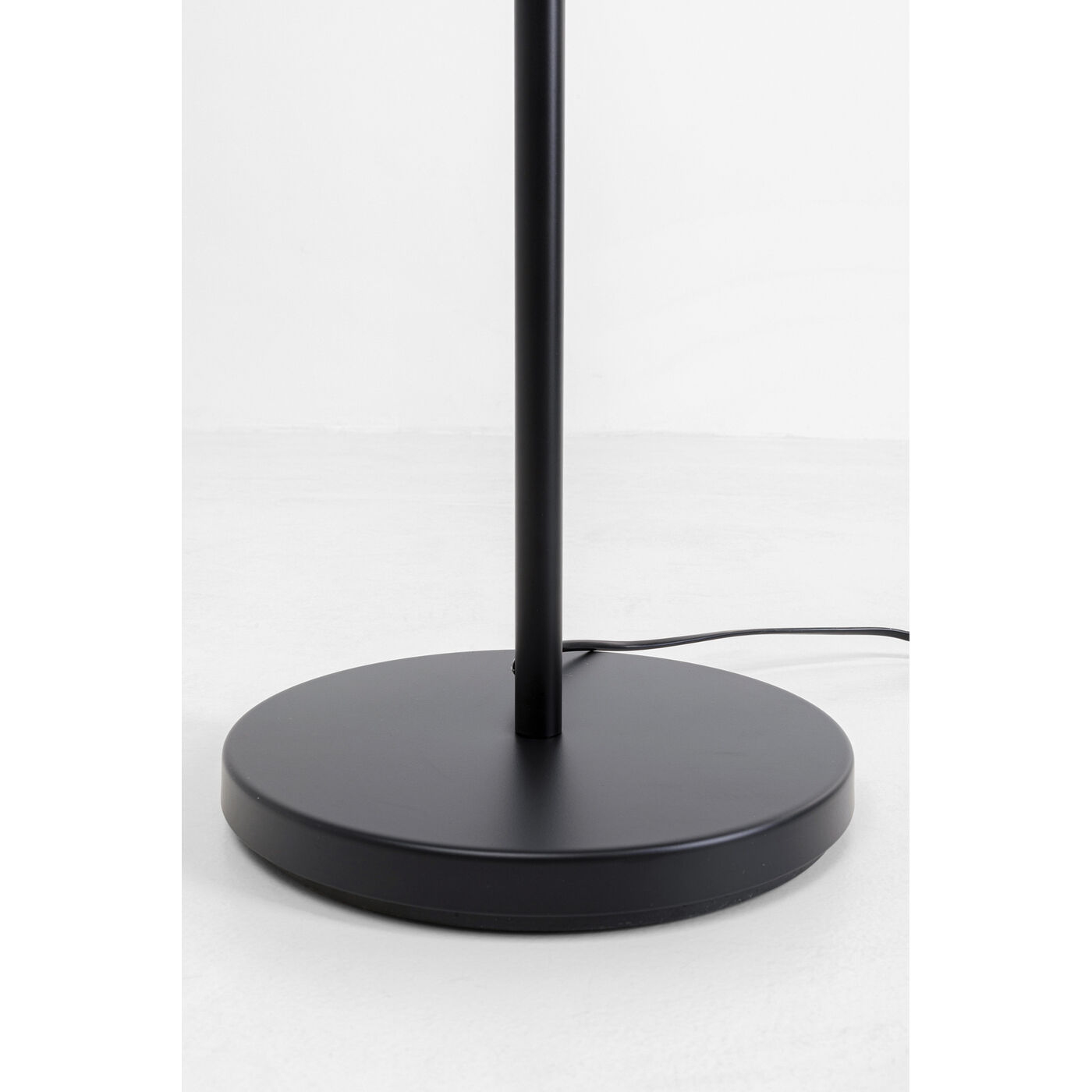 Светильник напольный Calotta Black 3-lite 151cm KARE 57463