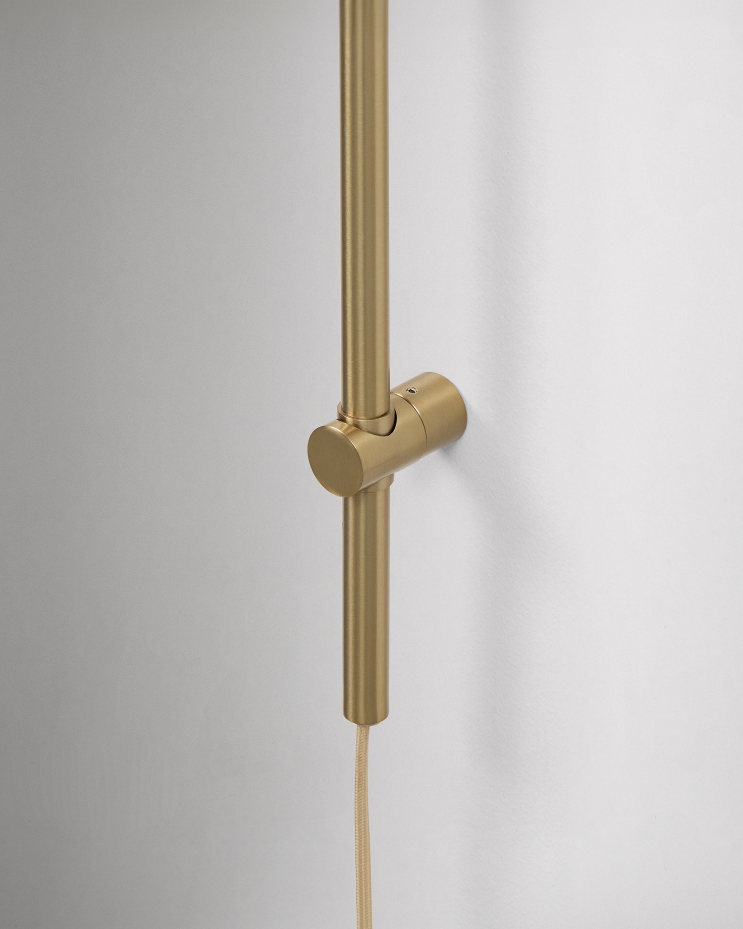 Золотистый настенный светильник Эймс Louvre Home P7851WA