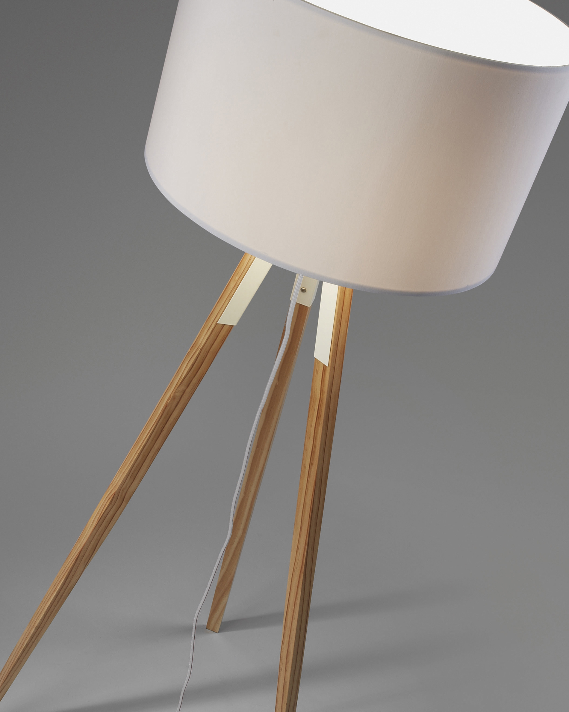 Торшер Uzagi белый и дерево La Forma (ex Julia Grup)