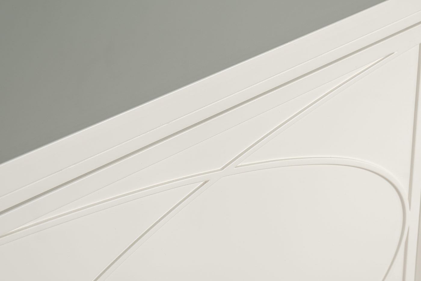 Тумба под телевизор бежевая с дверцами Garda Decor 98BP-GD01TUMB-BEG