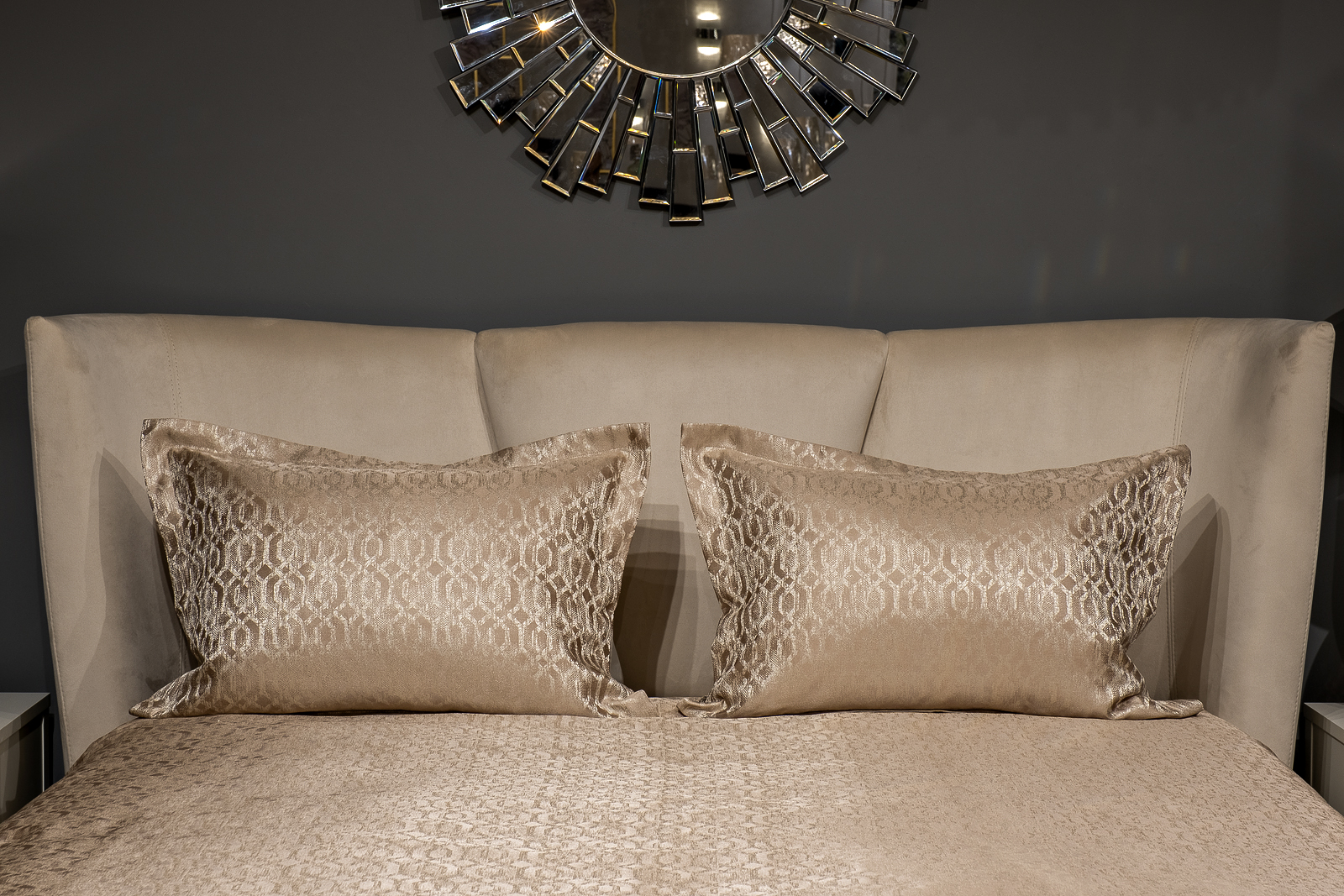 Комплект из декоративны наволочек бежевый Garda Decor 121GD-16001