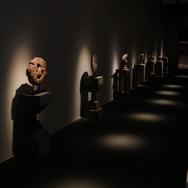 Потолочный светильник с изменениямым углом света Zoom Bell A White 6000К by ImperiumLoft