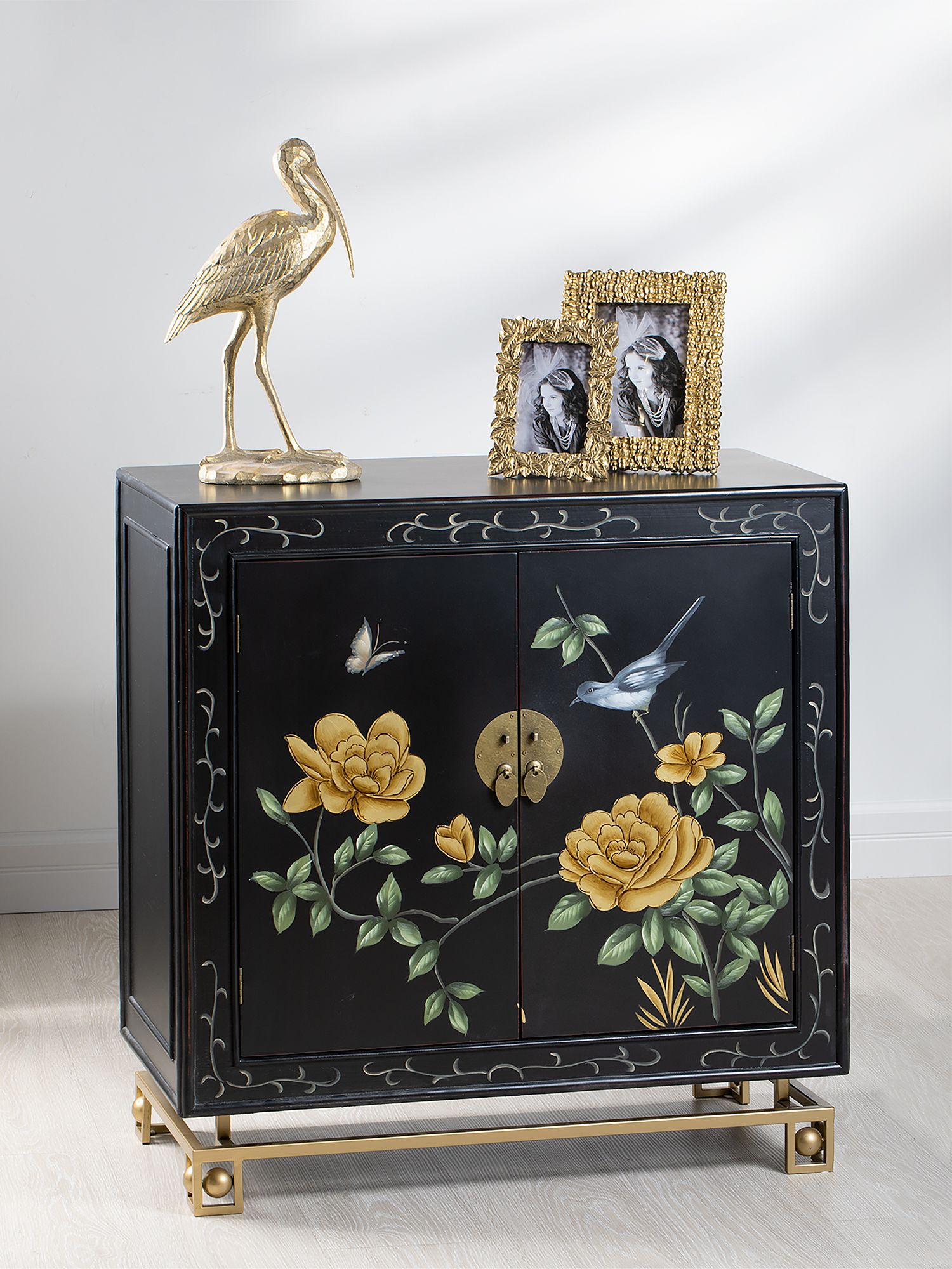 Комод с дверцами Glasar 39-104 Комод с дверцами Glasar 39-104