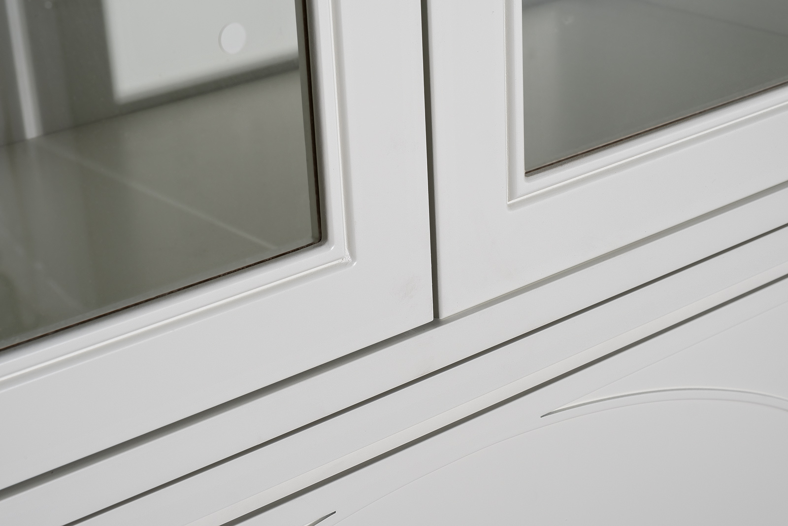 Шкаф-витрина 2 стеклянных фасада с комодом с 2-мя ящиками Garda Decor 151SV-000025