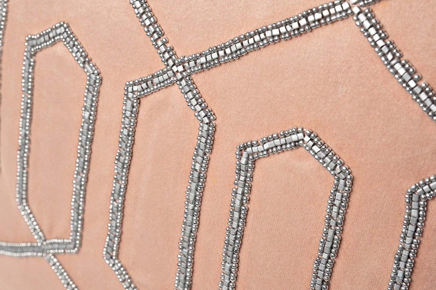 Подушка декоративная с бисером "Геометрия" розовая/серебро Garda Decor 70SW-20227