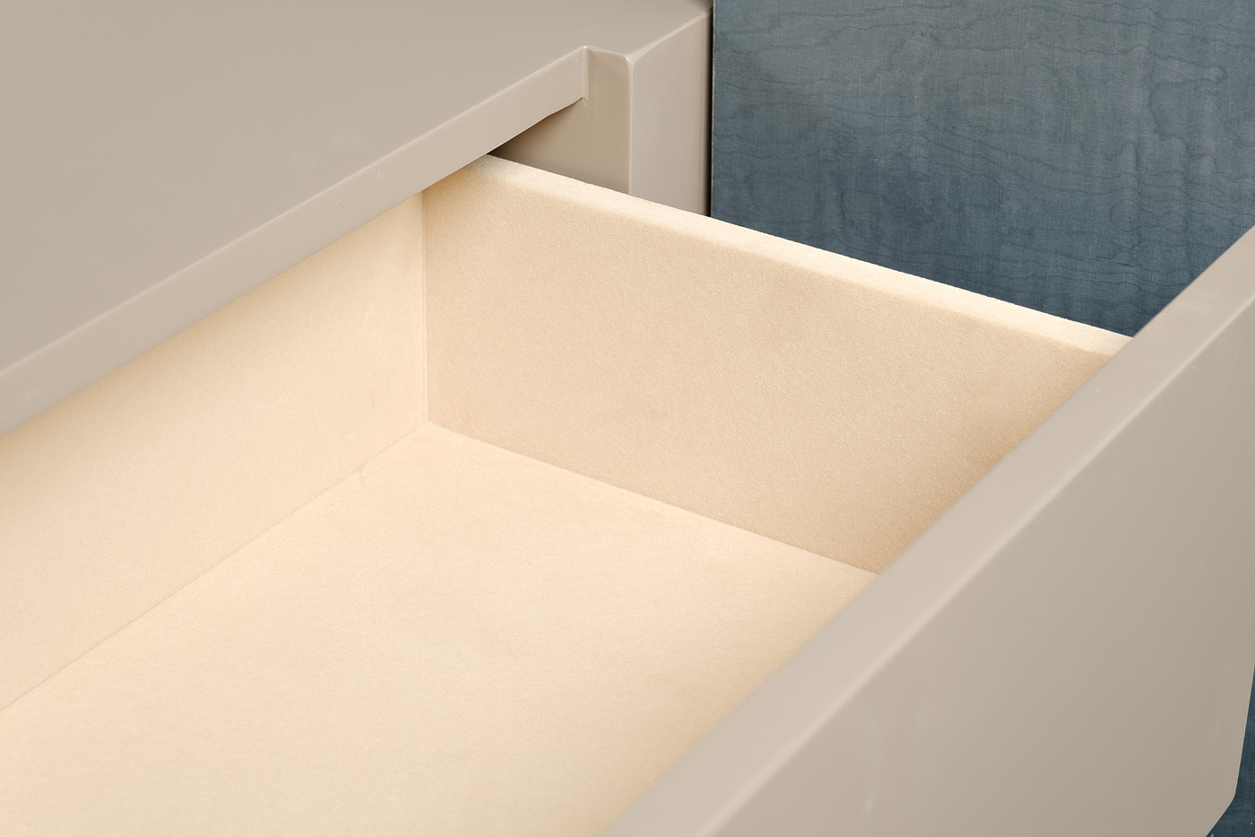 Комод высокий Chivaz с искусственным мрамором Garda Decor 58DB-CHH20047