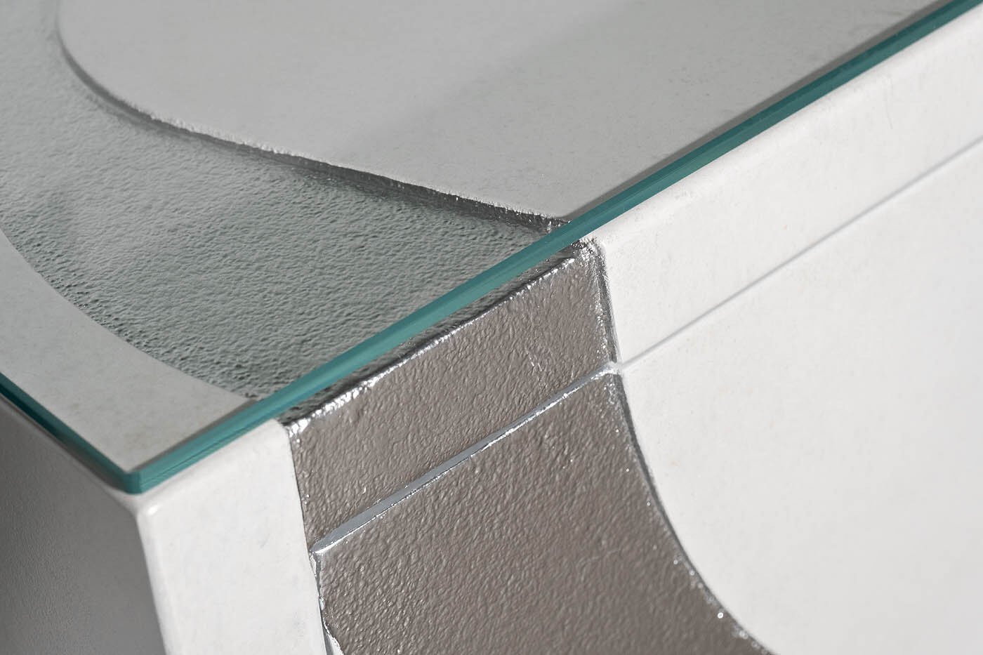 Комод белый с дверцами Garda Decor ART-7F05KOMD