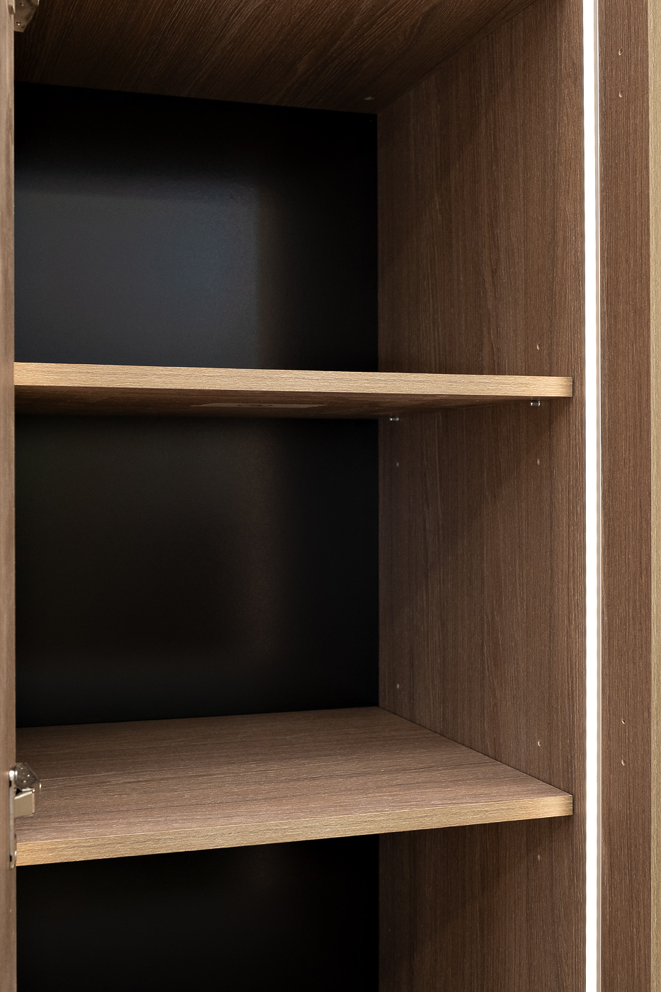 Шкаф-пенал с полками цвет дуб Garda Decor GD-10014/2-3(глухой) Шкаф-пенал с полками цвет дуб Garda Decor GD-10014/2-3(глухой)