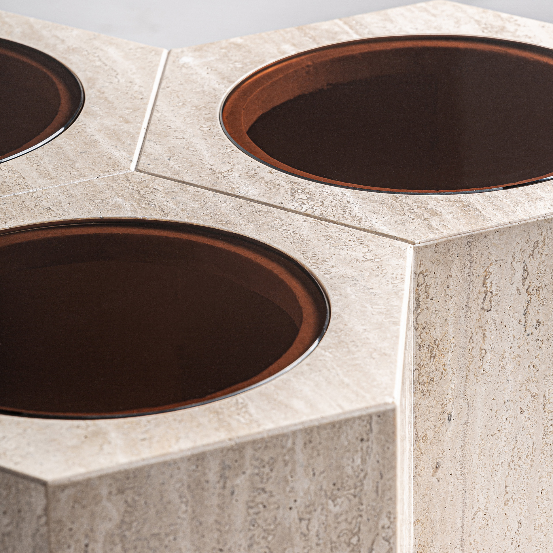 Журнальный столик Thiennes 36124 из травертина Vical