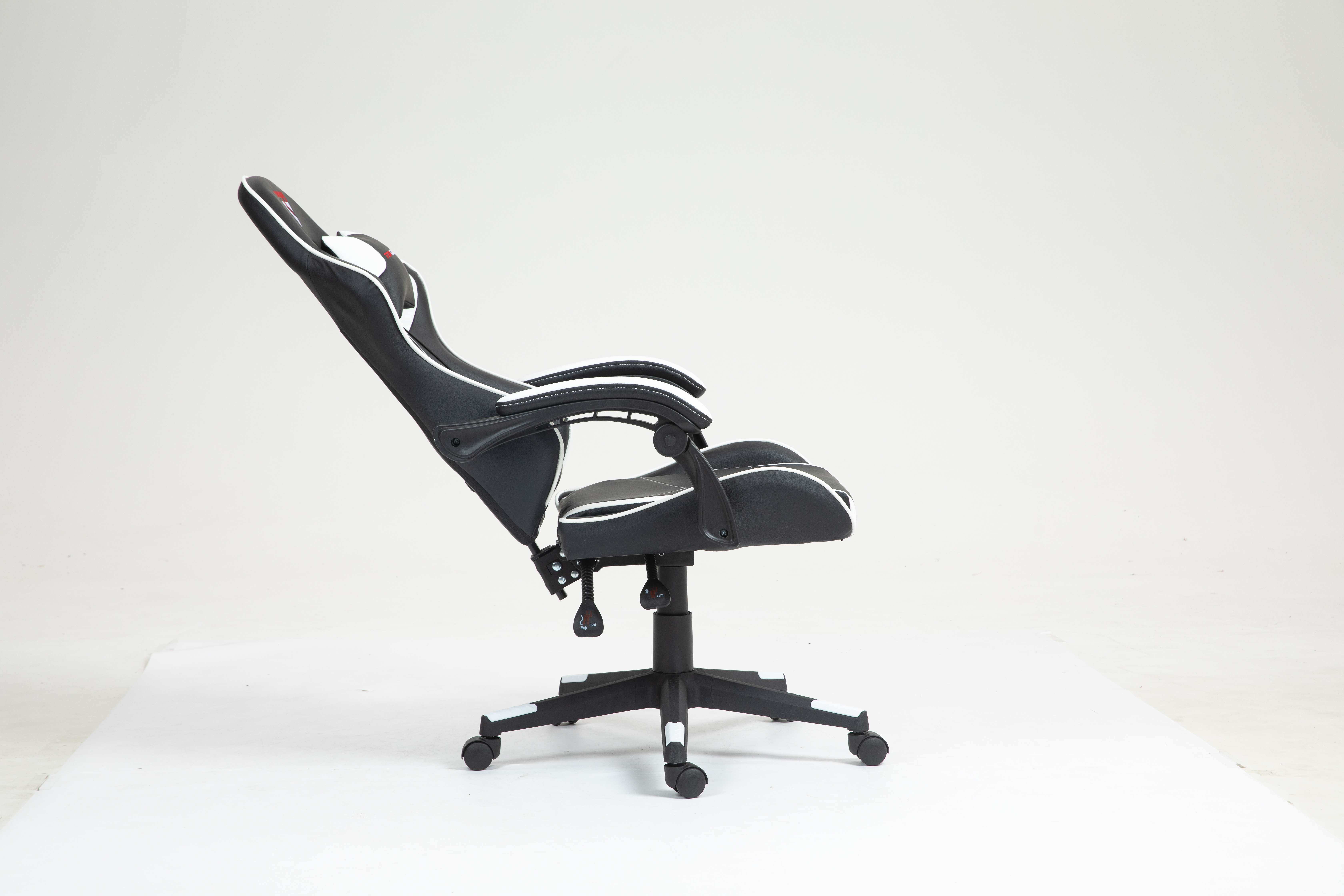 Кресло спортивное TopChairs Shadow черно-белый Stool Group