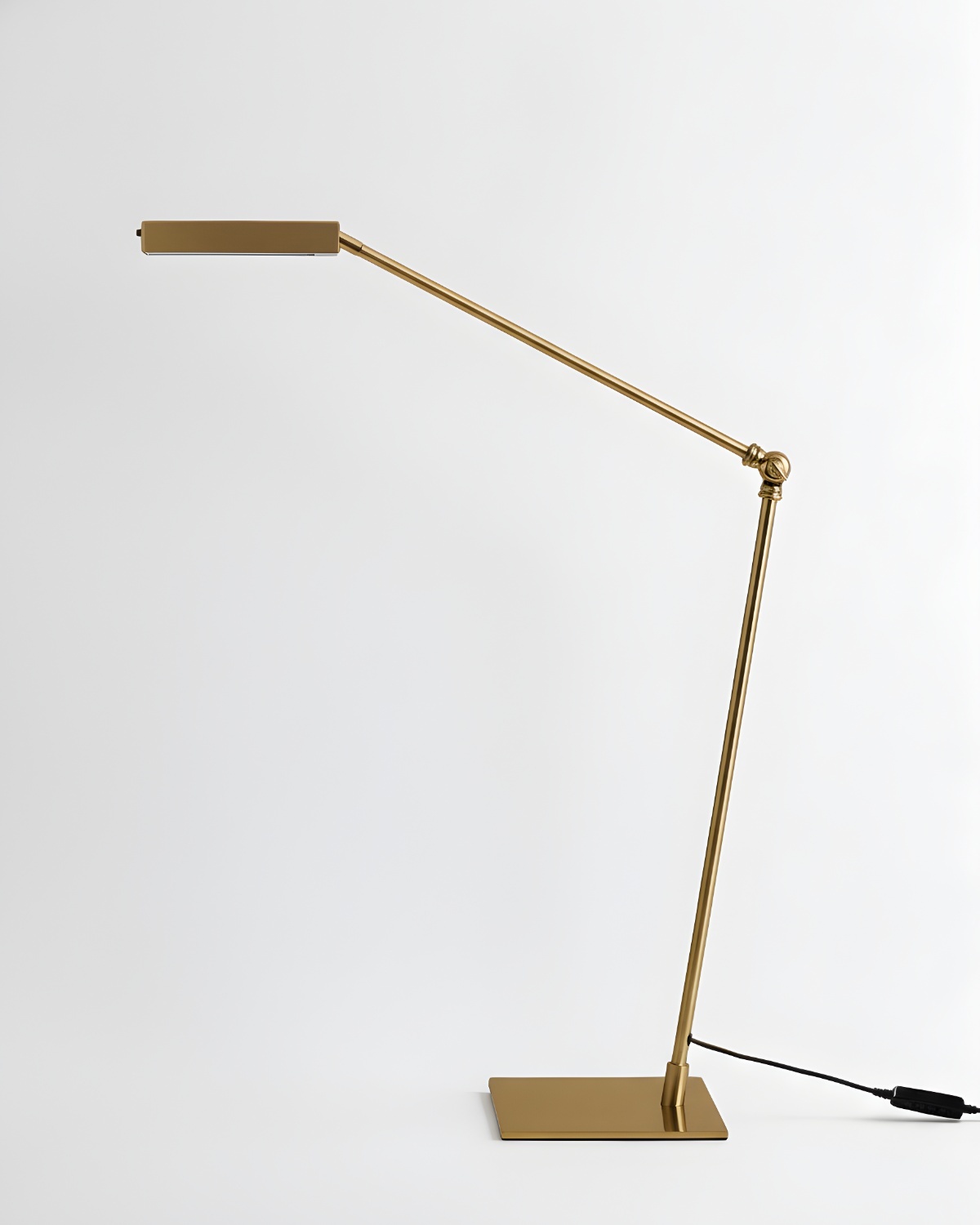 Золотая настольная лампа Уве Louvre Home 21005-1TB