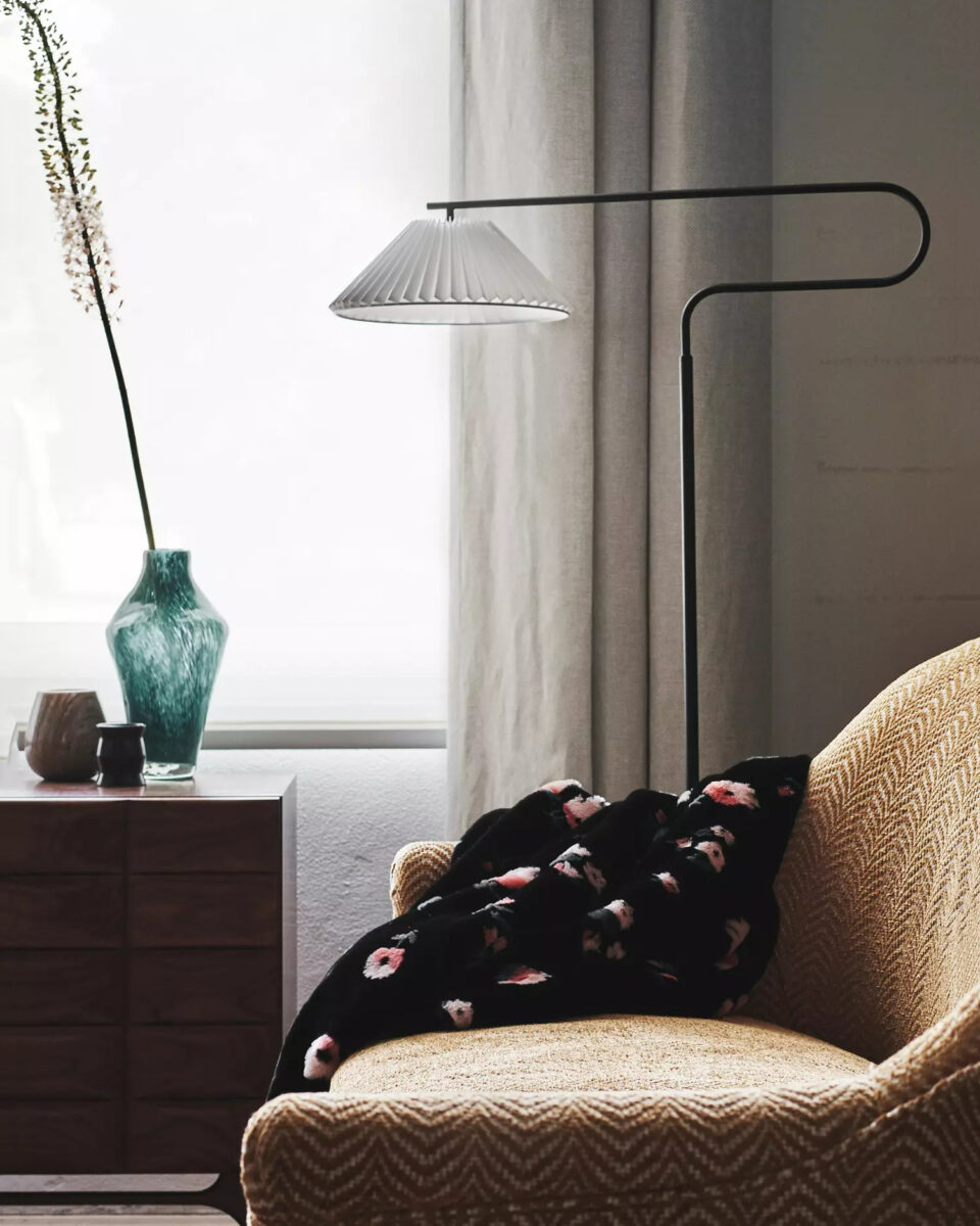 Чёрная напольная лампа Харриет Louvre Home LHLFL290324SWL