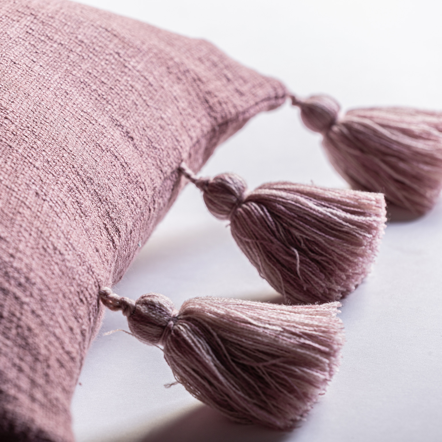 Подушка Tatas в розовом цвете Vical