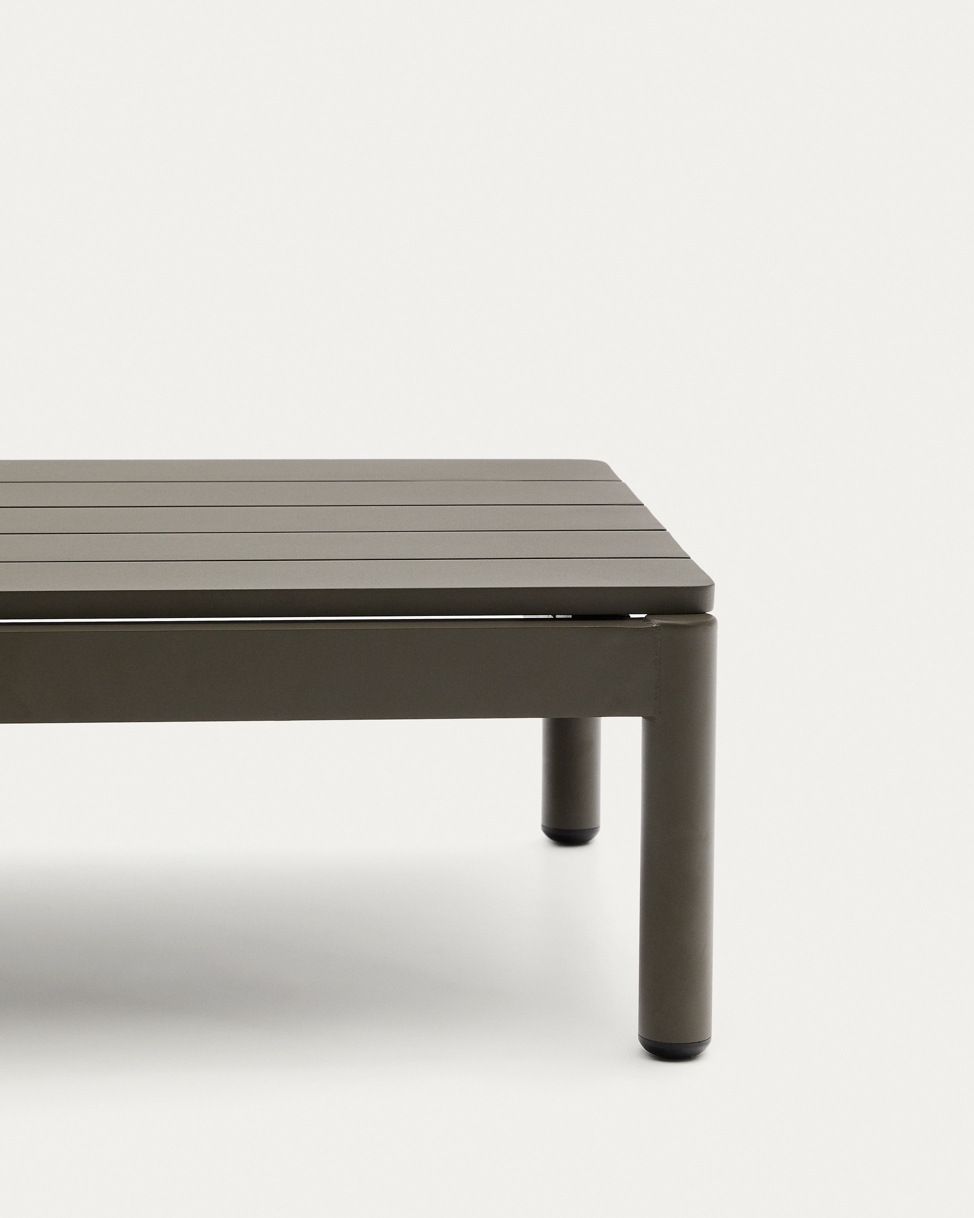 Журнальный столик Sorells из зеленого алюминия 57 x 91 см La Forma (ex Julia Grup)