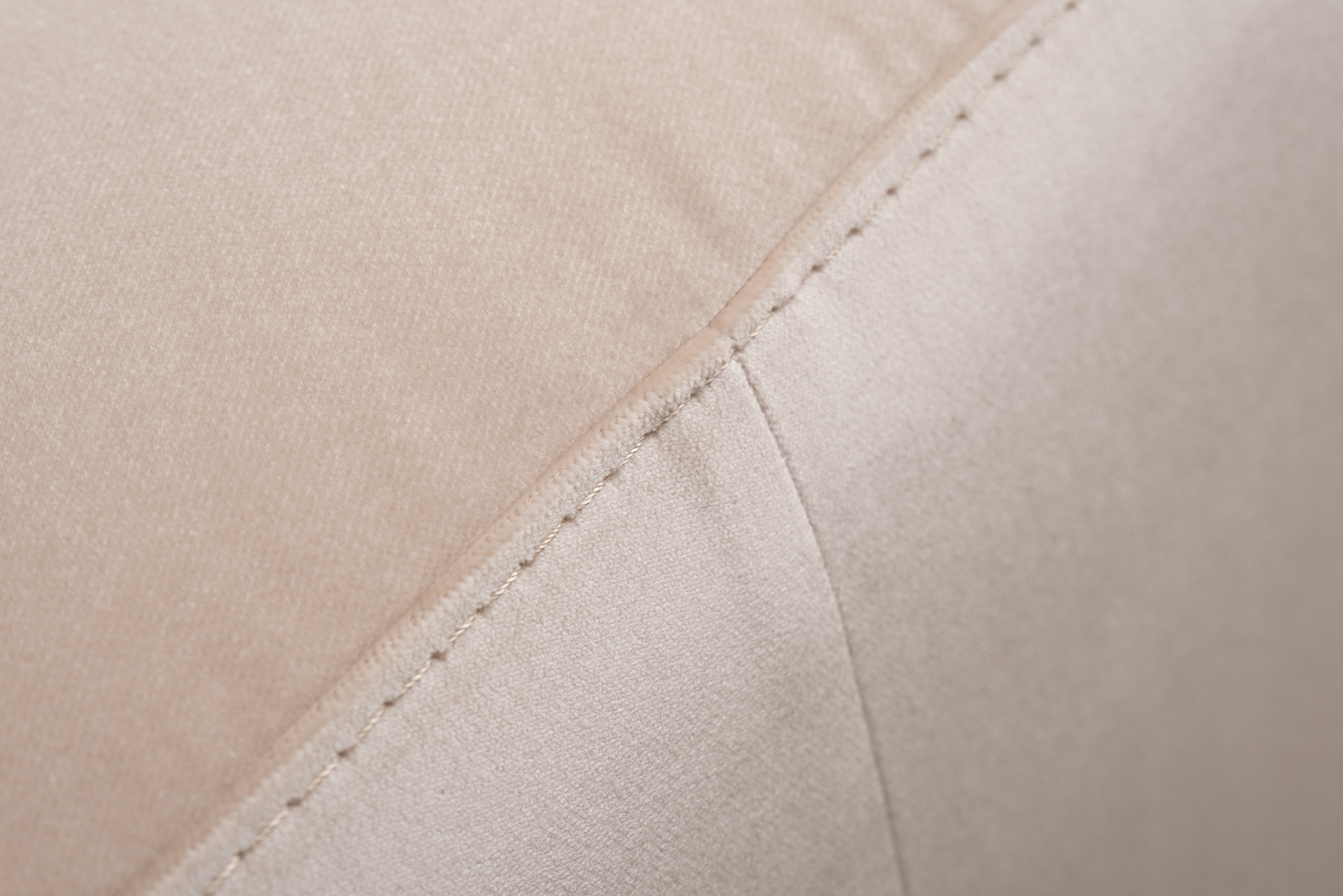 Пуф Mario вельвет экрю Velv ECRU 42*42*44 Garda Decor MARIO-Velv ECRU