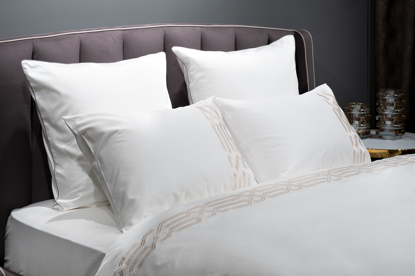 Комплект постельного белья Паллада с вышивкой кинг сайз золотой Garda Decor 175SMR-17505