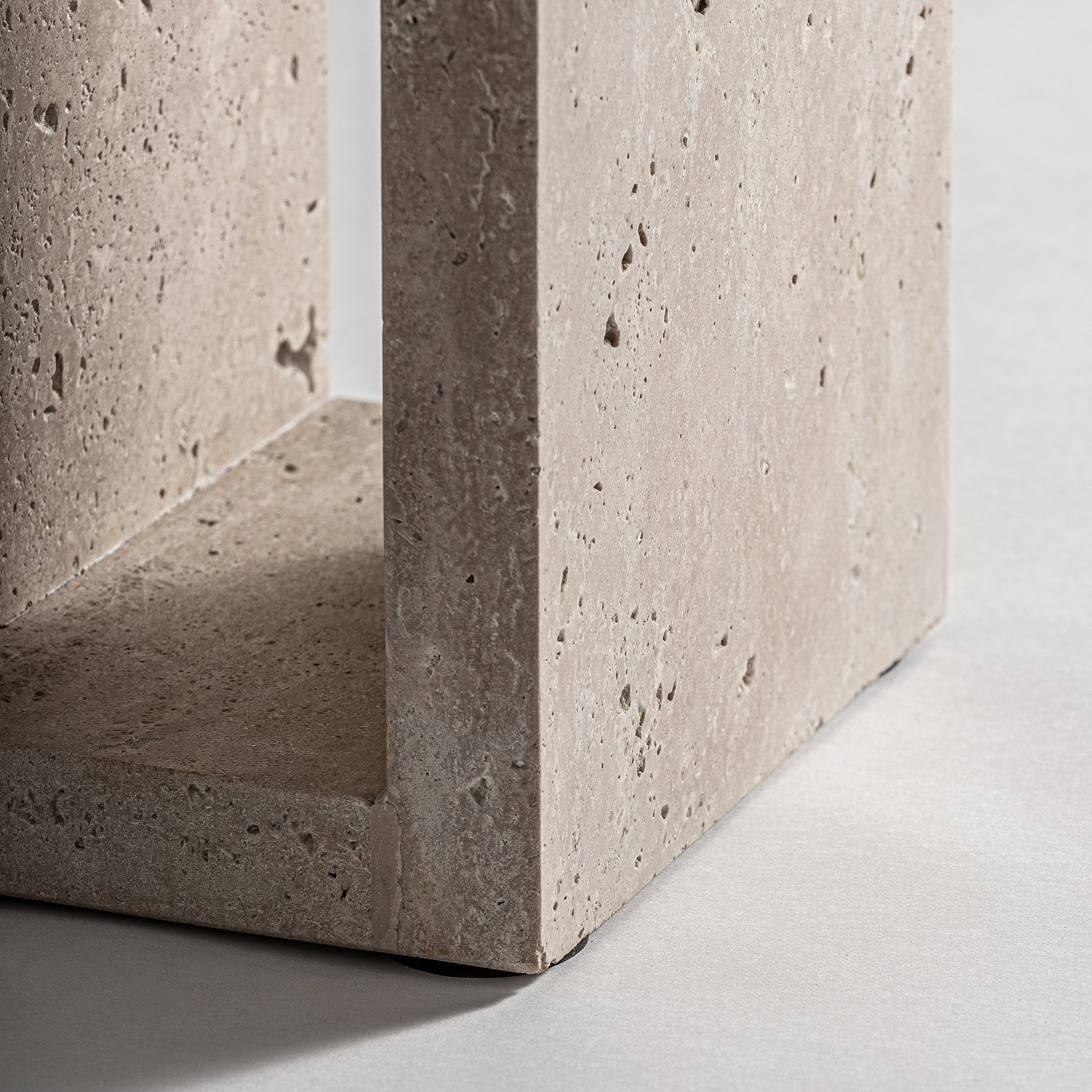 Консольный столик Clar из травертина Vical