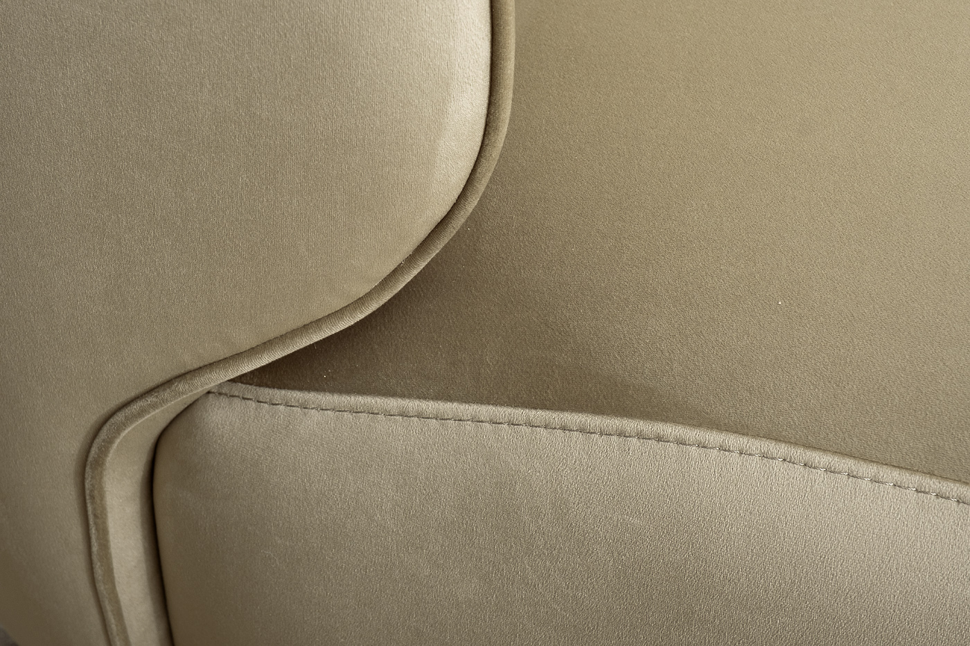 Кресло велюровое оливковое Garda Decor CAPRI BASIC-Colt1002-OLIV