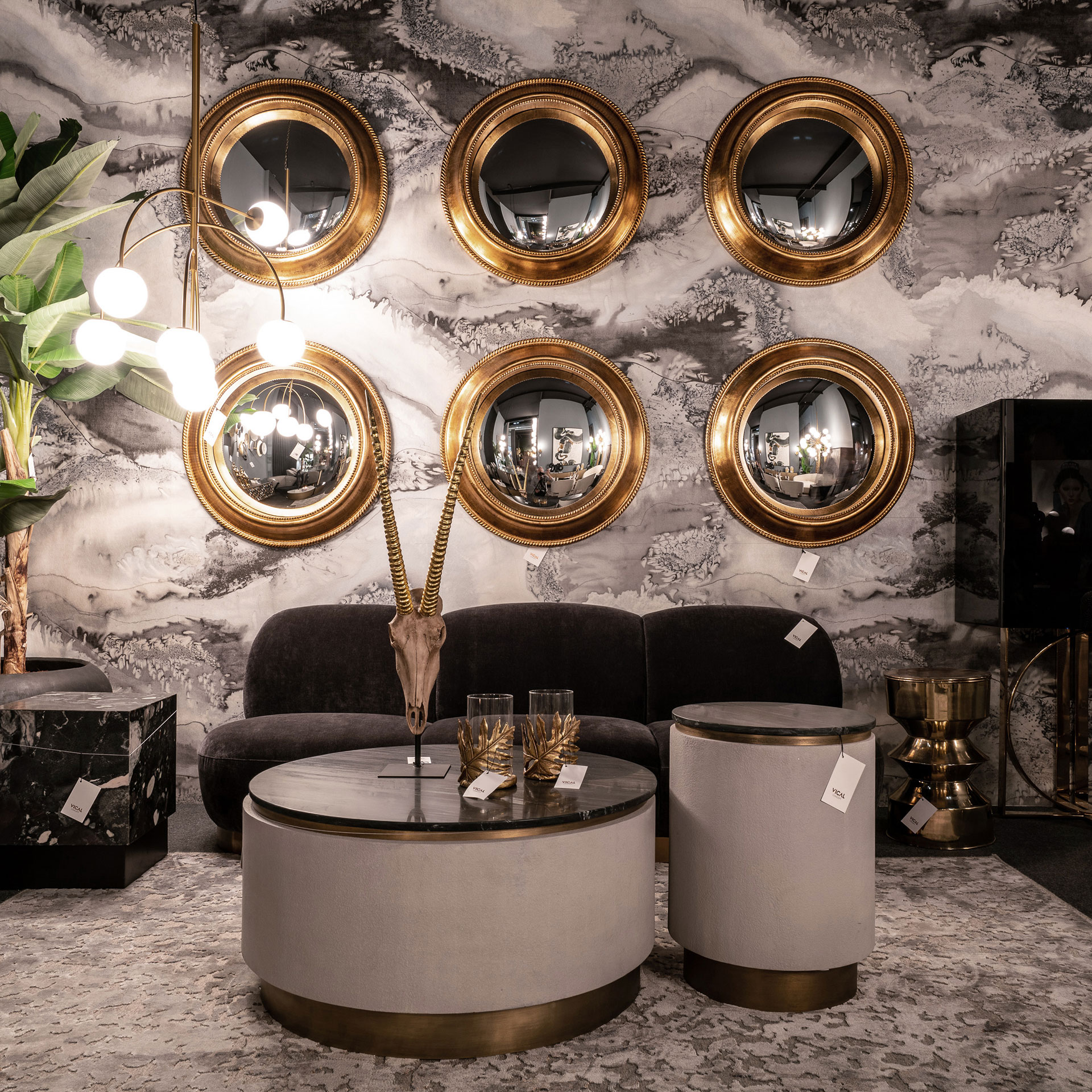 Зеркало Almesso золотого цвета Vical