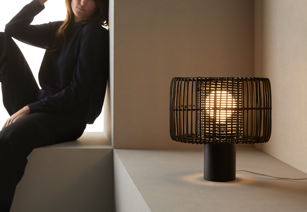 Настольная лампа Hedula черное дерево - черный абажур Aromas del Campo