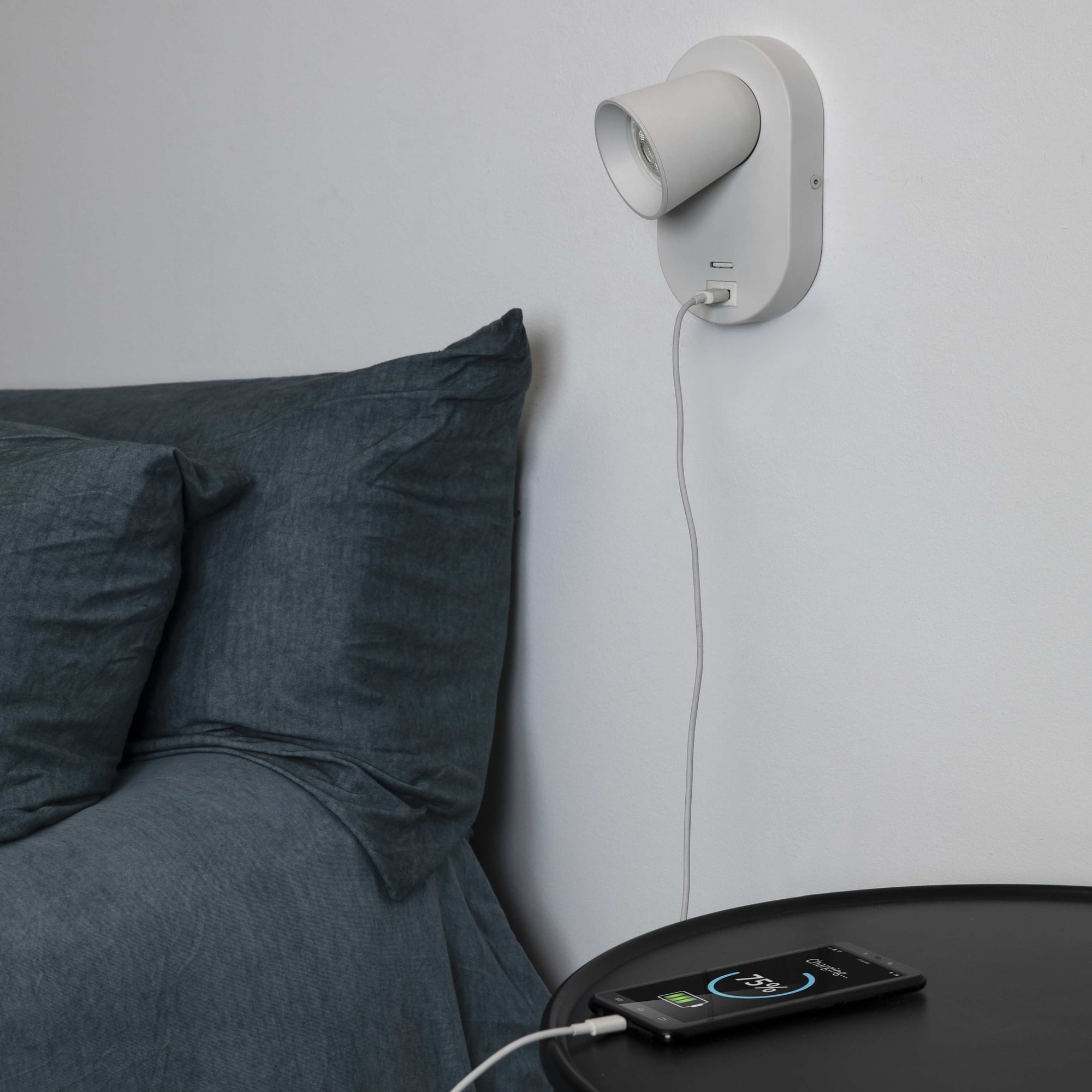 Бра Corb белое с USB Faro