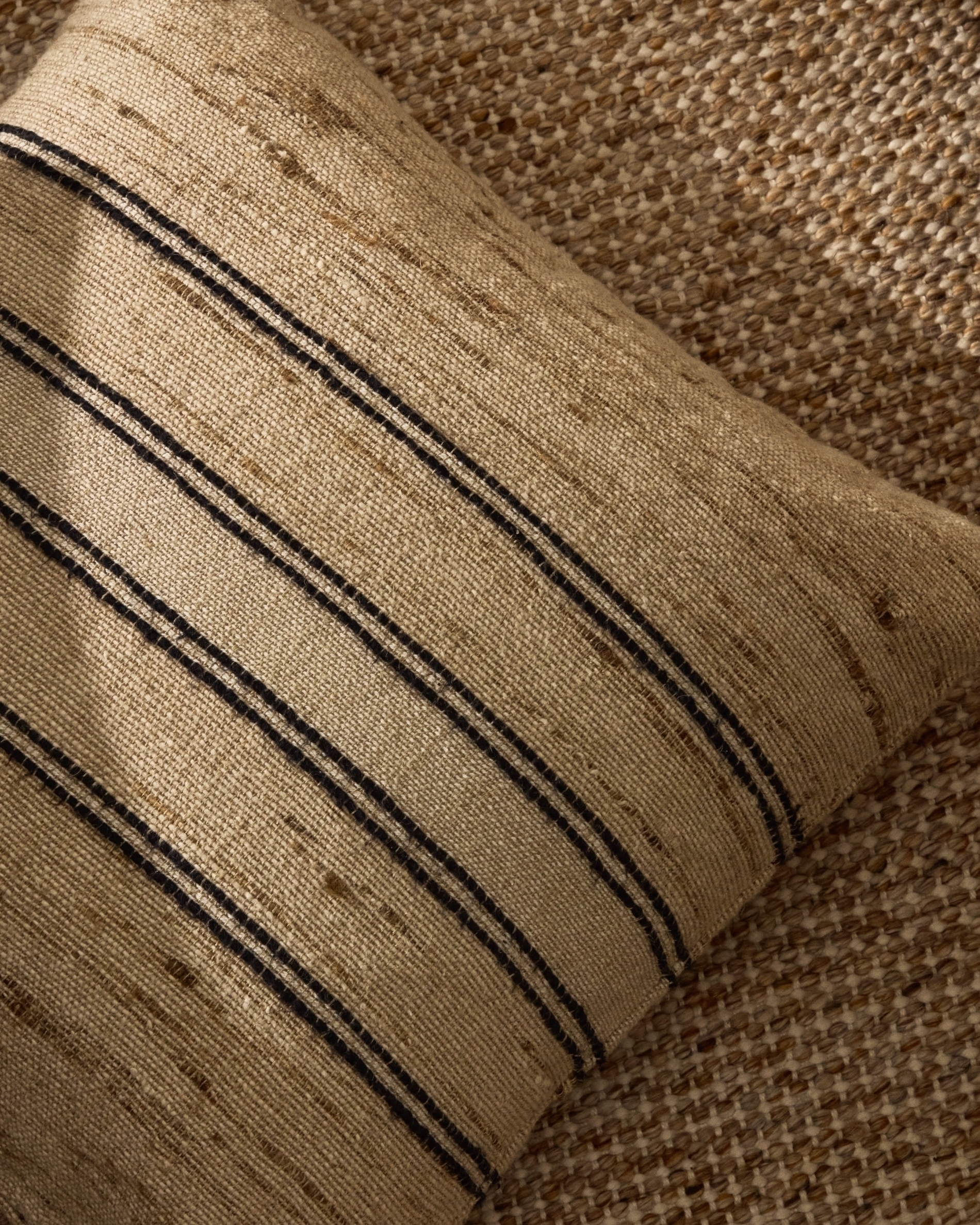 Чехол для подушки Dorien бежевого цвета c ткаными полосками 45 x 45 см La Forma (ex Julia Grup)