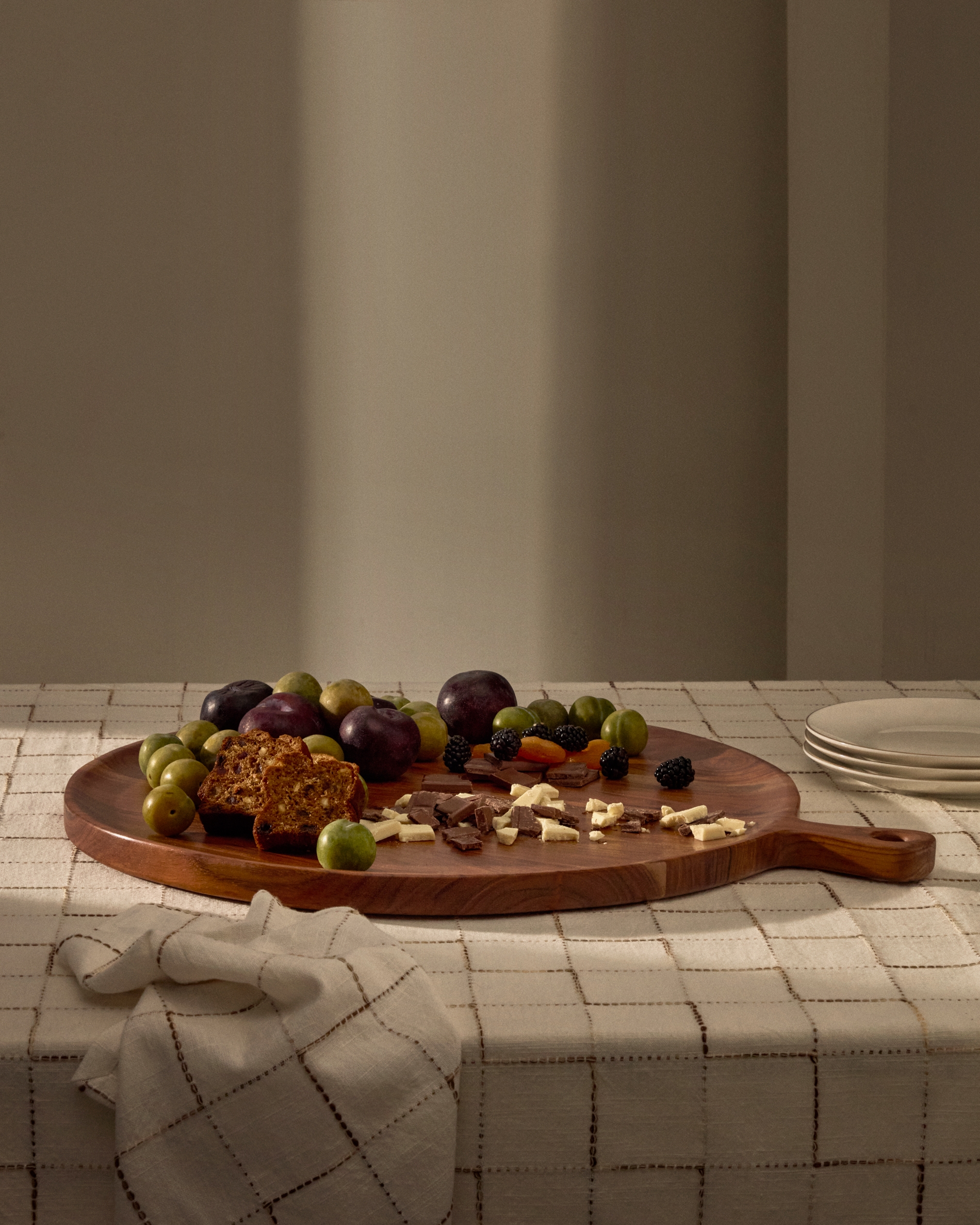 Большая круглая сервировочная доска Eitene из акации La Forma (ex Julia Grup)