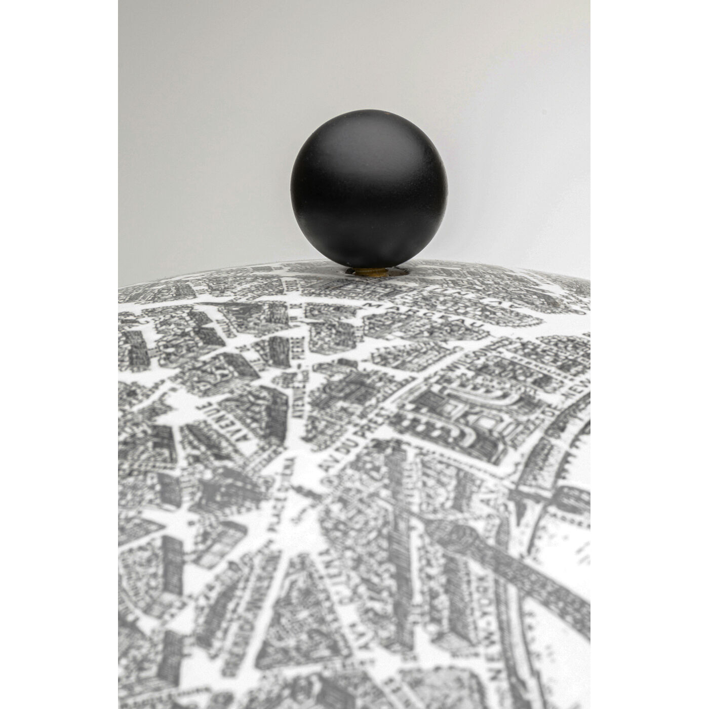 Светильник настольный Streets Of Paris 60 см KARE 56184