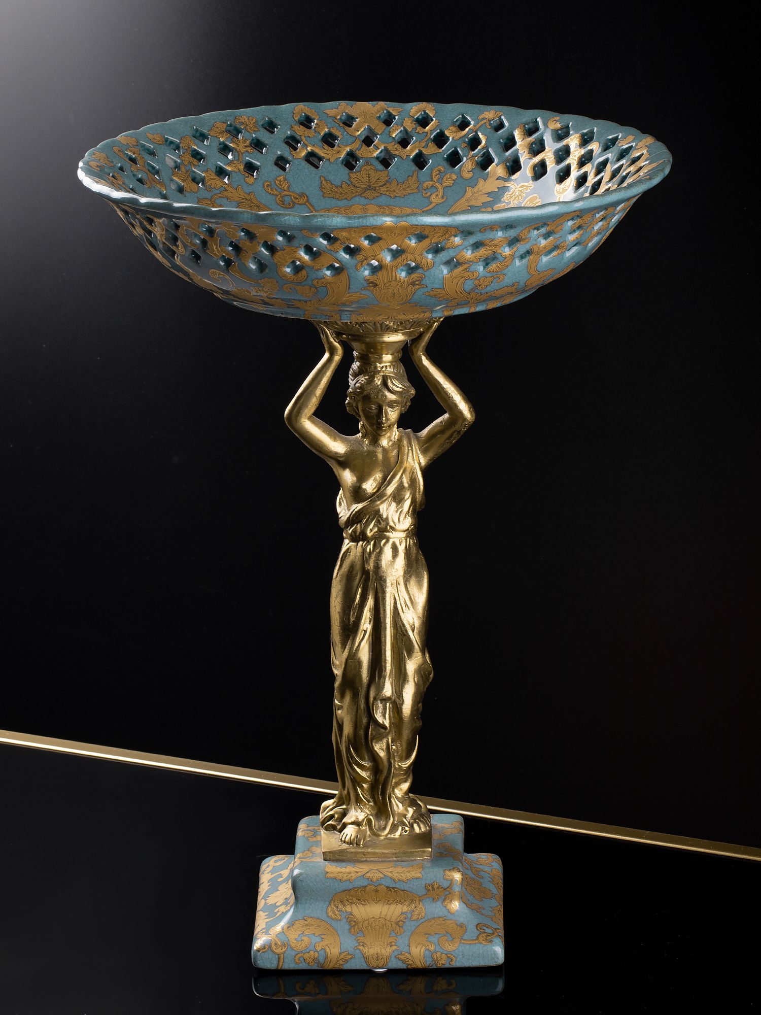 Чаша на девушке Glasar 31G1440/B131EC/NB4199