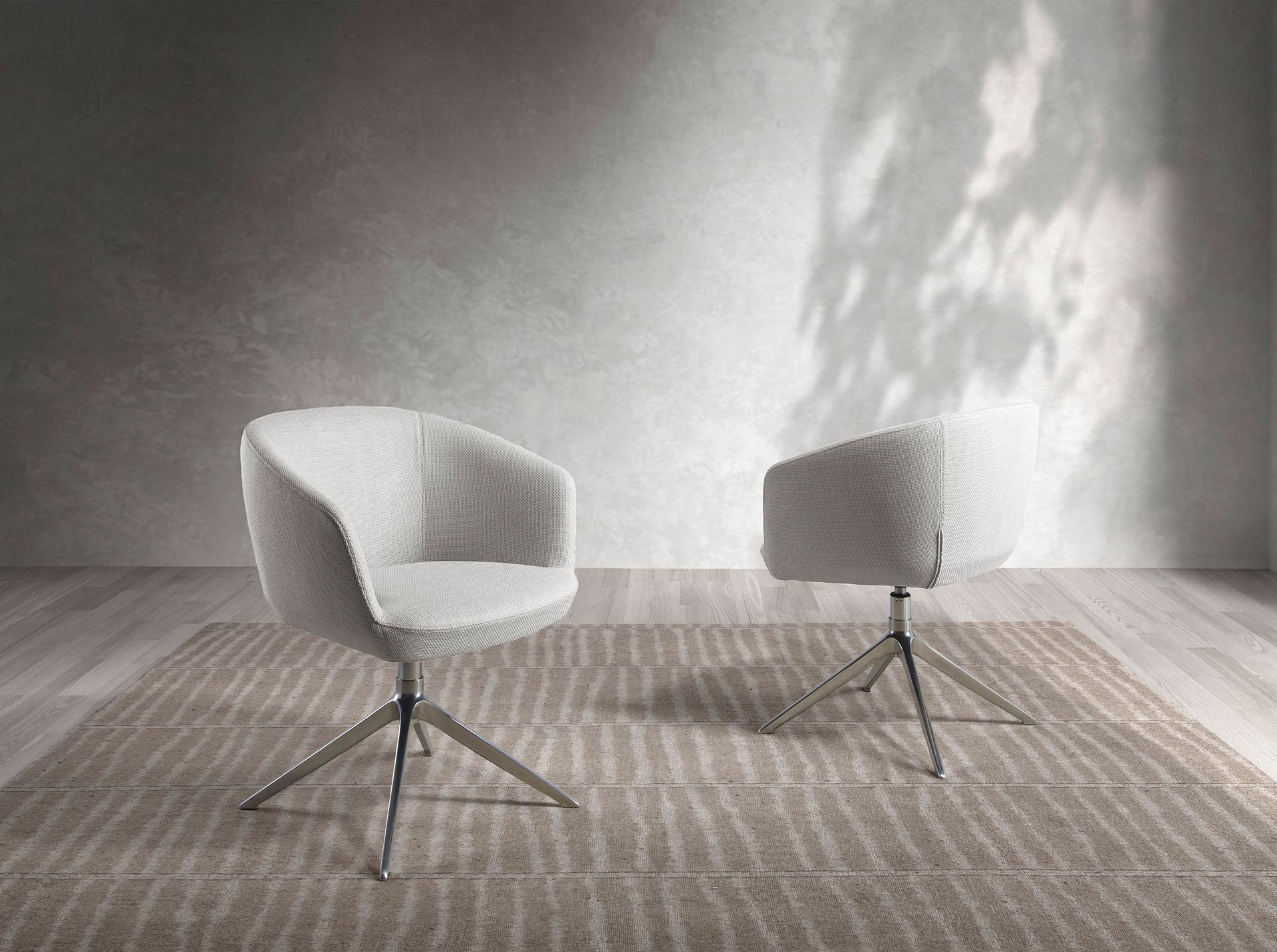 Поворотное кресло 4133/A172 из светло-серой ткани Angel Cerda