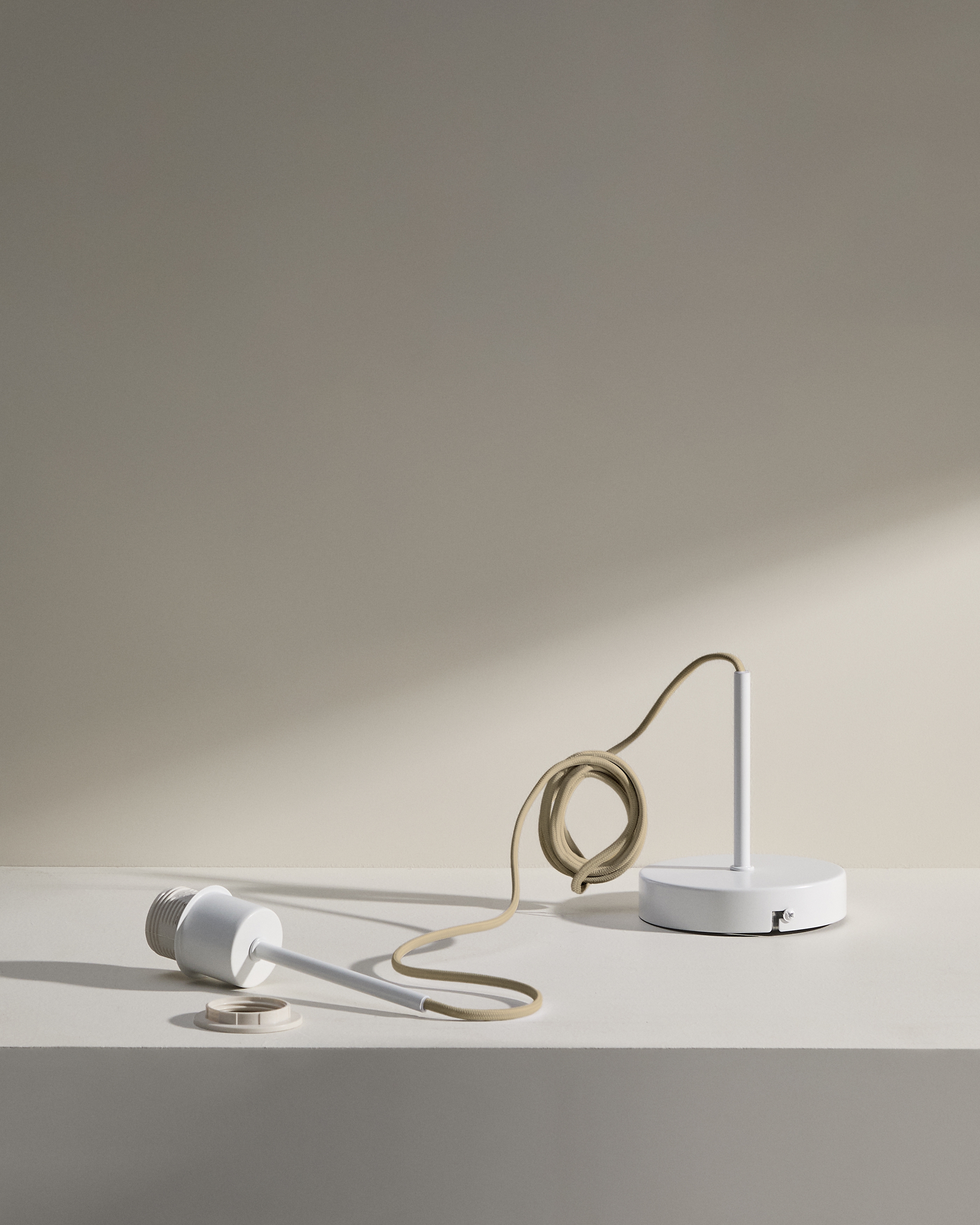 Основание металлического светильника Fluvia белого цвета, 150 см La Forma (ex Julia Grup)