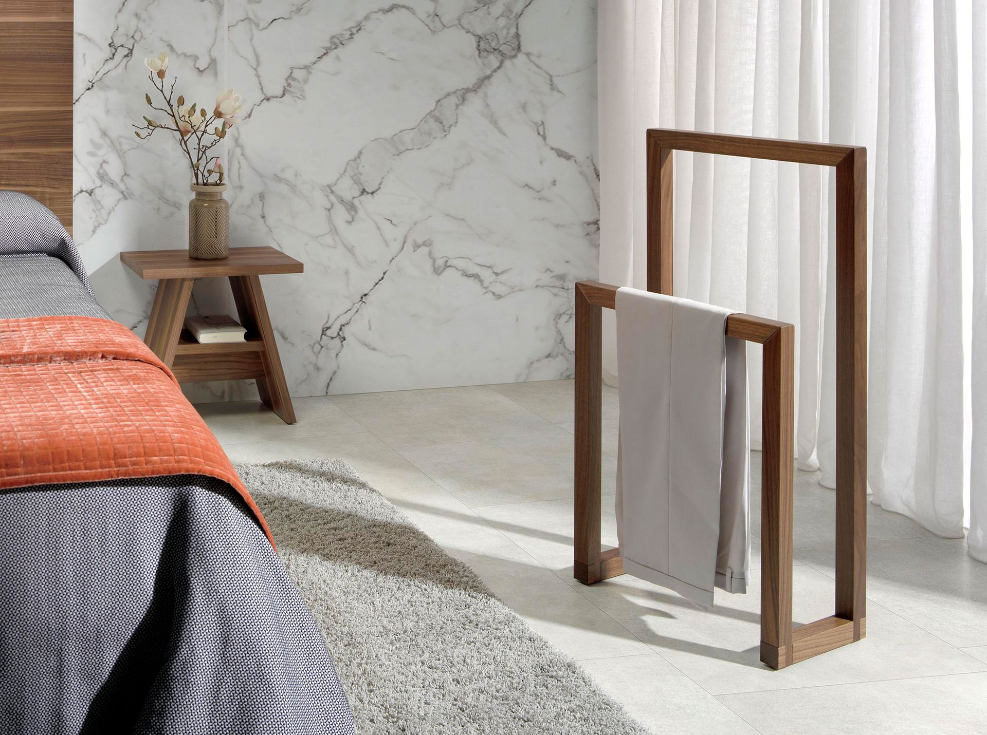 Вешалка для одежды 7104/MI1358 из мореной сосны Angel Cerda