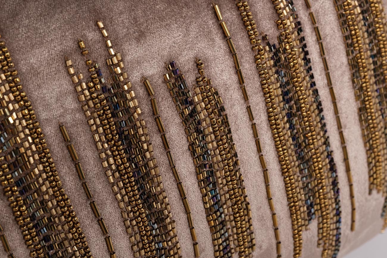 Подушка декоративная с бисером "Линии" бежевая Garda Decor 70SW-28048