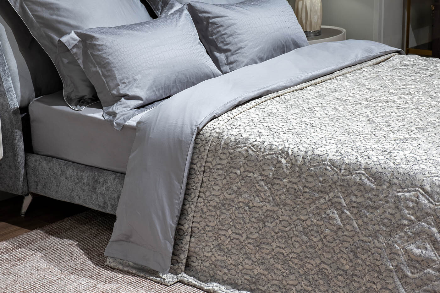 Покрывало HOUSTON 260х260см серое со стежкой Garda Decor 121GD-HOUST110-POKR SER