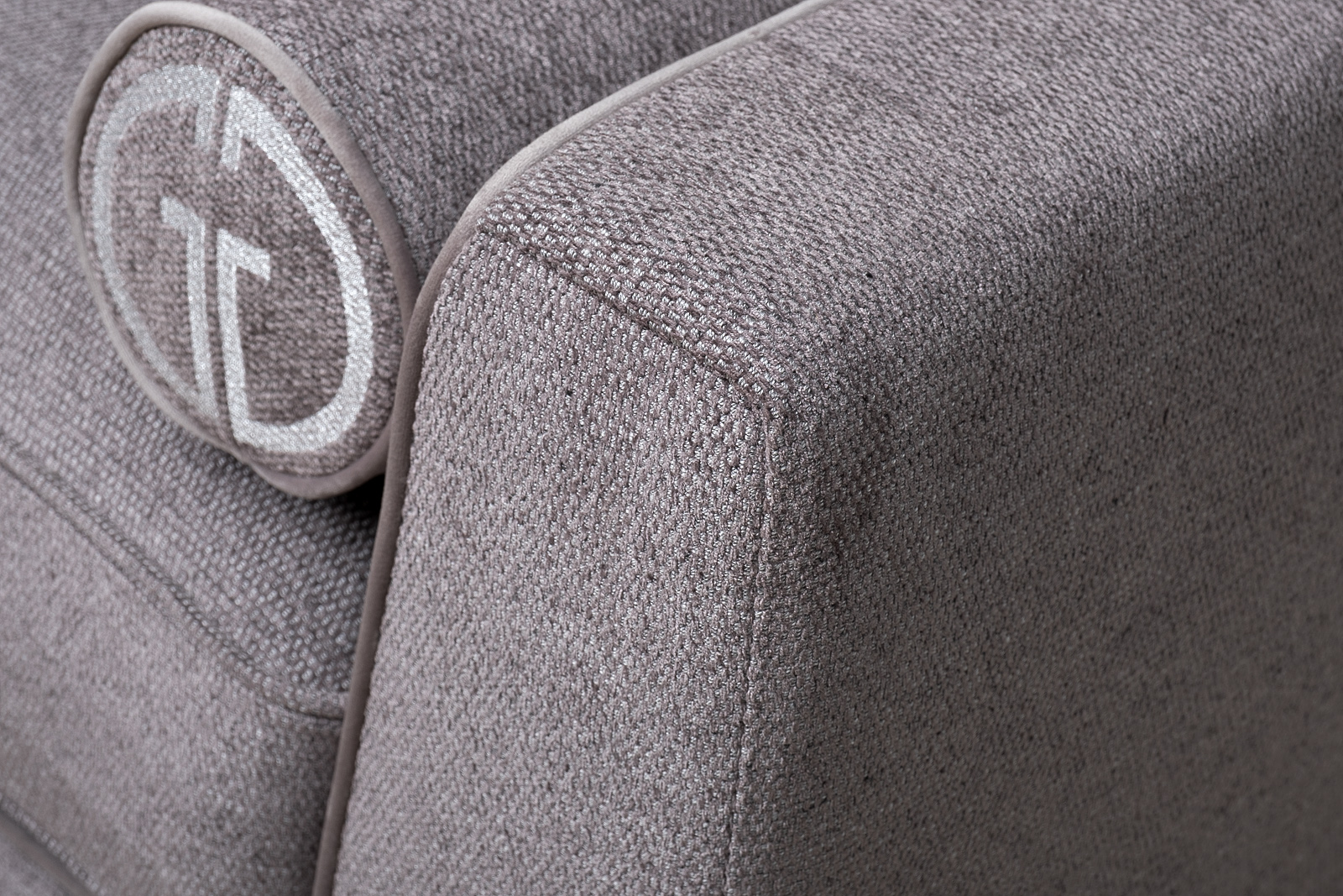 Диван треестный шенилл коричневый с кантом Garda Decor MADRID-Memory-Natur Kor+Colt032