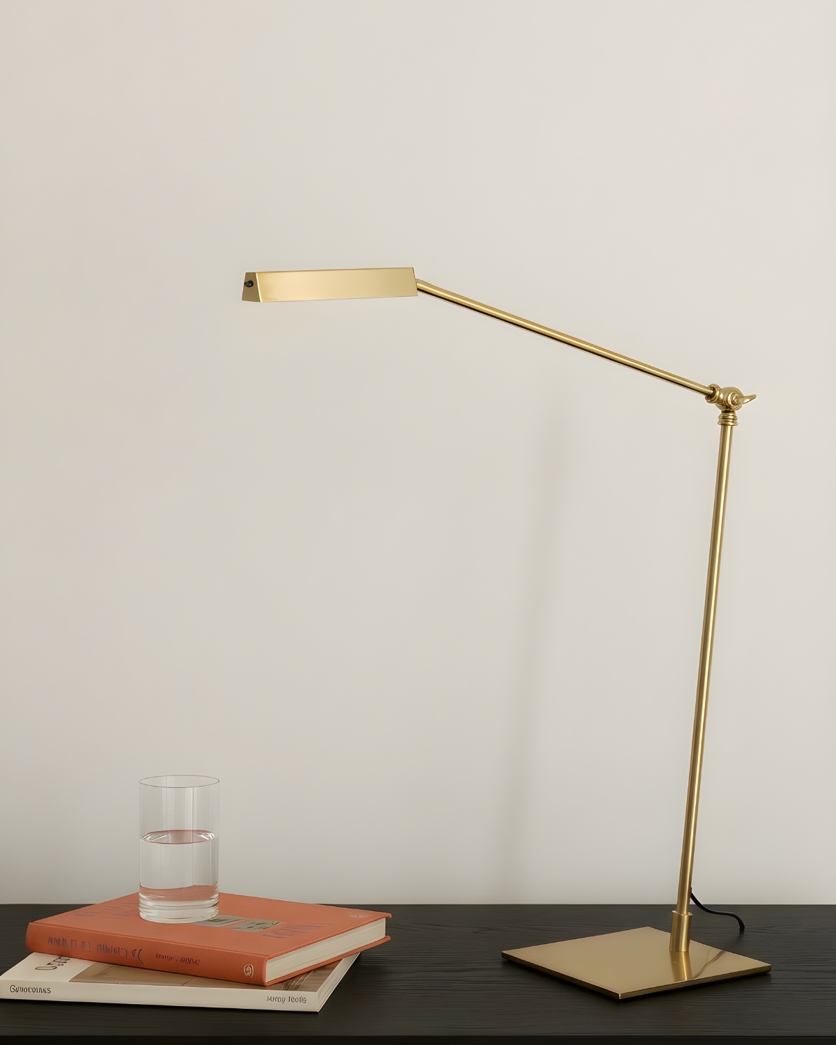 Золотая настольная лампа Уве Louvre Home 21005-1TB