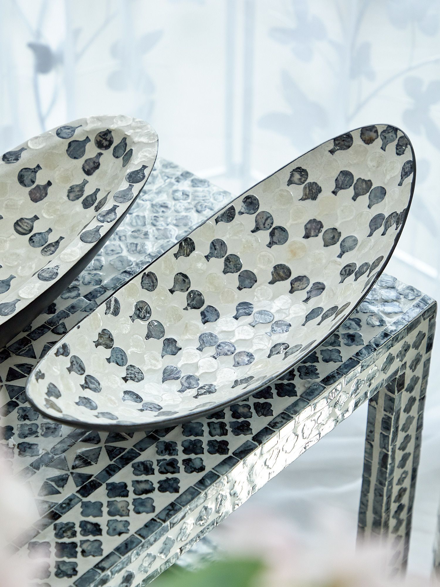 Блюдо декоративное с отделкой раковинами устриц Glasar 67-006