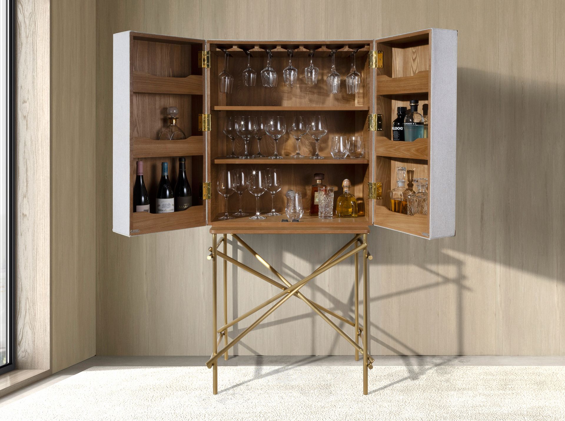 Высокий буфет 3272 из ткани, ореха и полированной золотистой стали Angel Cerda