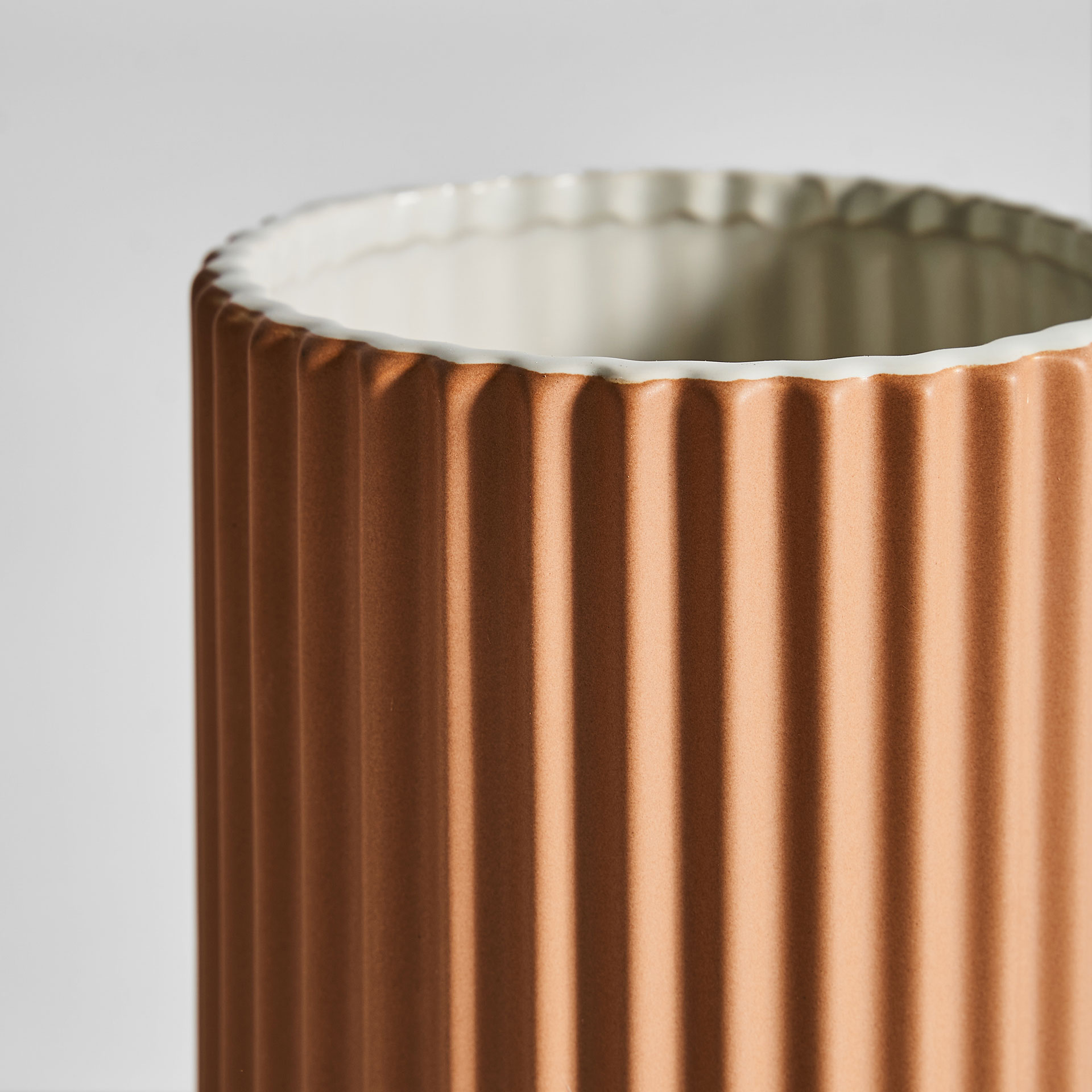 Ваза Plisse Stone белая Vical