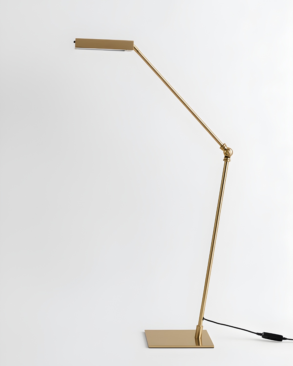 Золотая настольная лампа Уве Louvre Home 21005-1TB