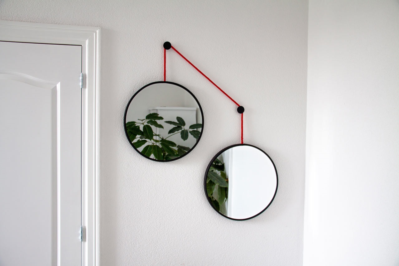 Balance S Black 2 зеркала по 30см  на красном шнуре Art-Zerkalo SM200RBL