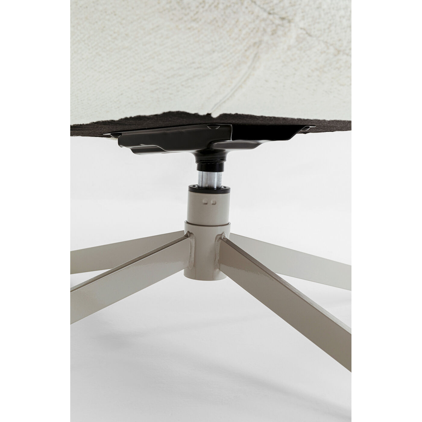 Кресло вращающееся Mimi Cream KARE 70686