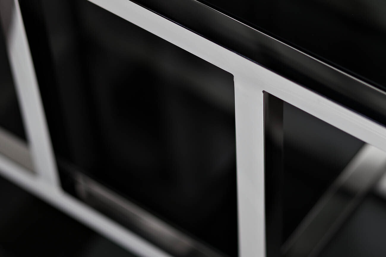 Стеллаж с черным стеклом (хром) Garda Decor 46AS-SH1076-SILVER