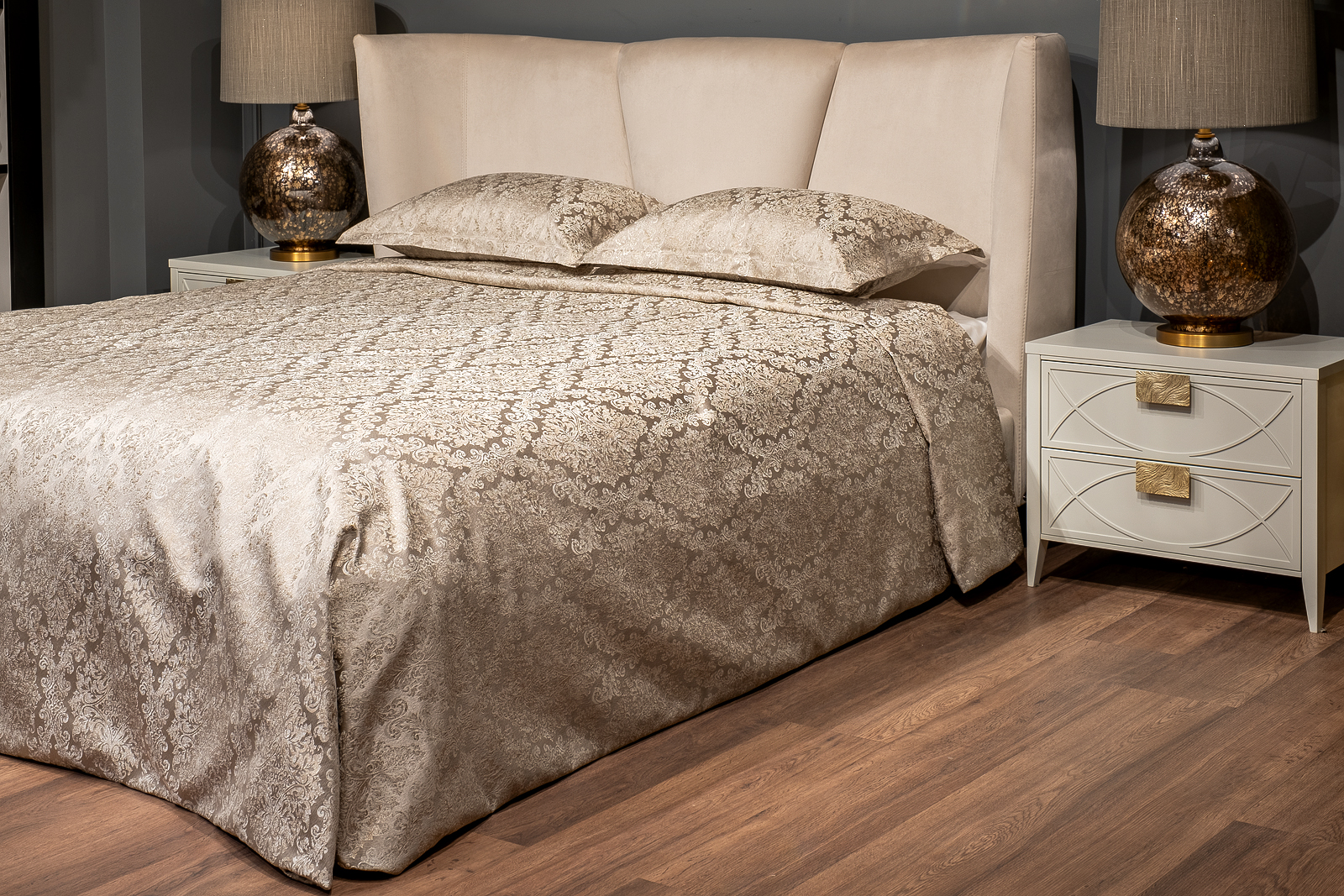 Комплект с покрывалом и двумя наволочками бежевый Garda Decor 121GD-12125