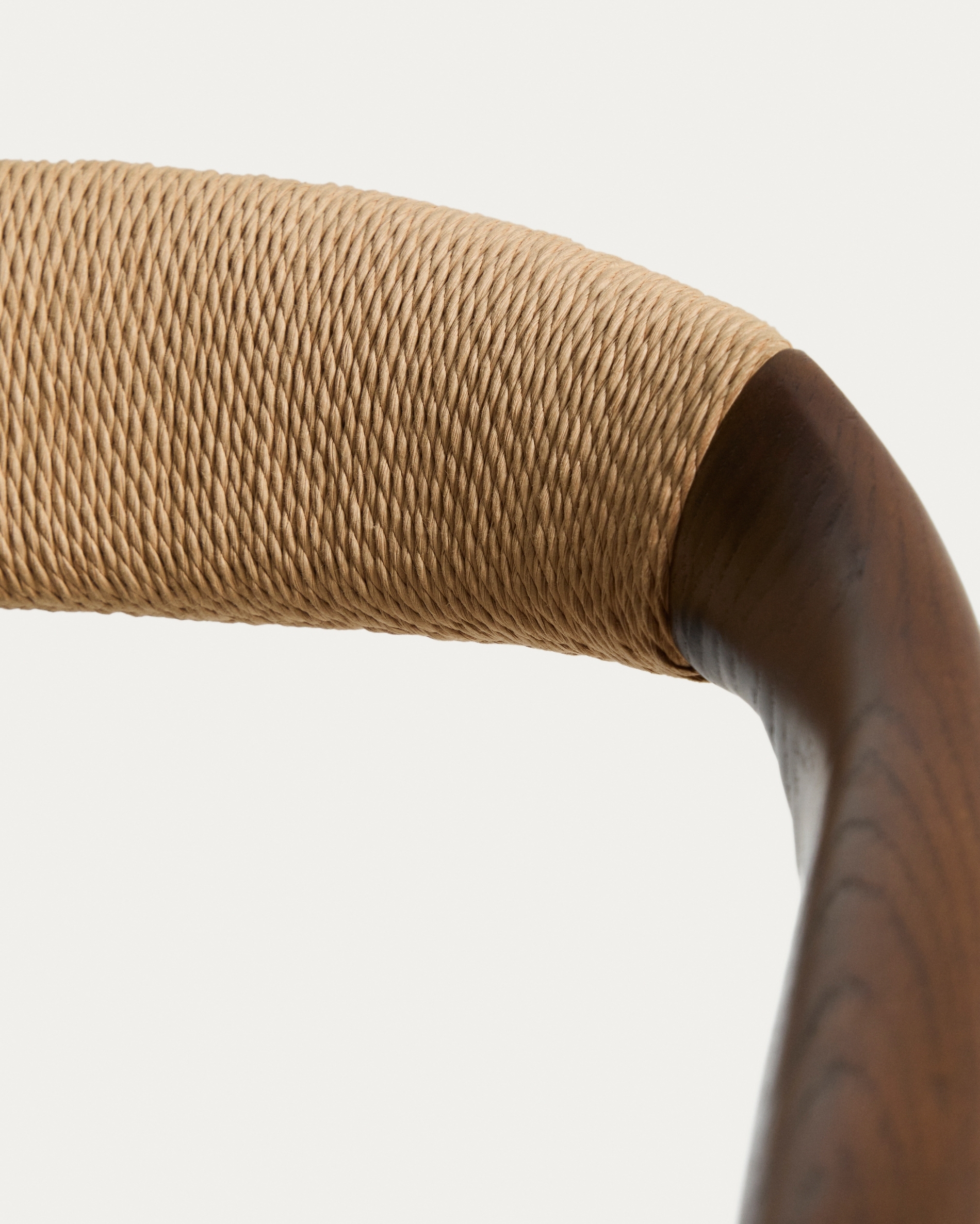 Уличный стул Derile из массива дуба в отделке орех и бежевой веревки La Forma 481903