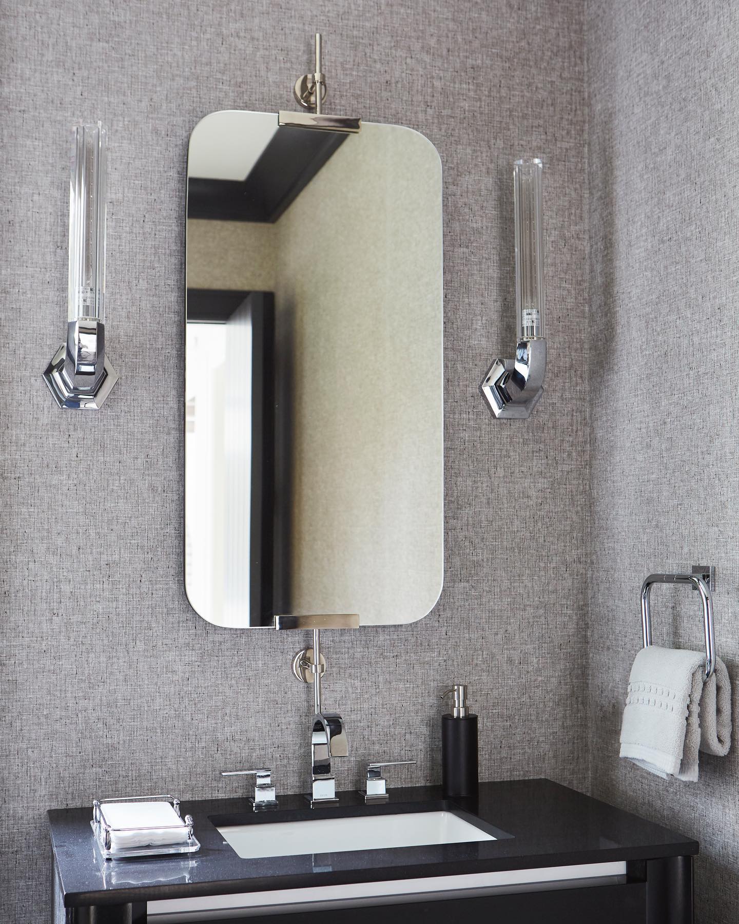 Серебряное настенное зеркало Линарес Louvre Home LHDWM281523ZYH