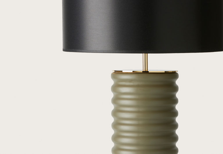 Настольная лампа Taro латунный металл, черный абажур 801021/41 Aromas del Campo